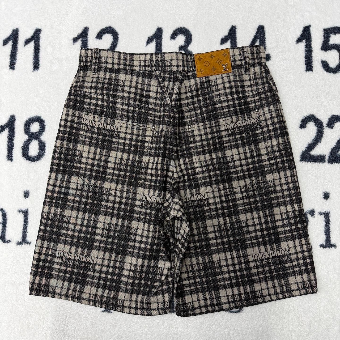 Louis Vuitton Louis Vuitton Checkered Black Casual Pants 28 Men Size US 28 / EU 44 - 2 Thumbnail