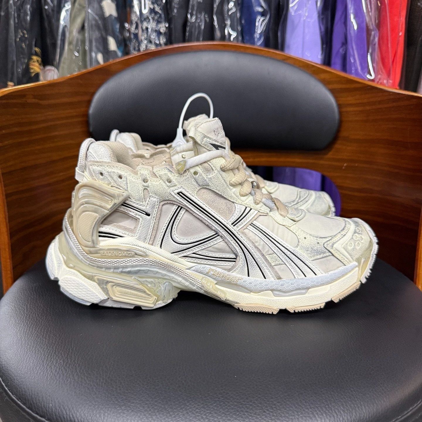 Balenciaga Balenciaga Running Beige Lowtop Sneakers us_6-5 Women Size US 6.5 / IT 36.5 - 4 Thumbnail