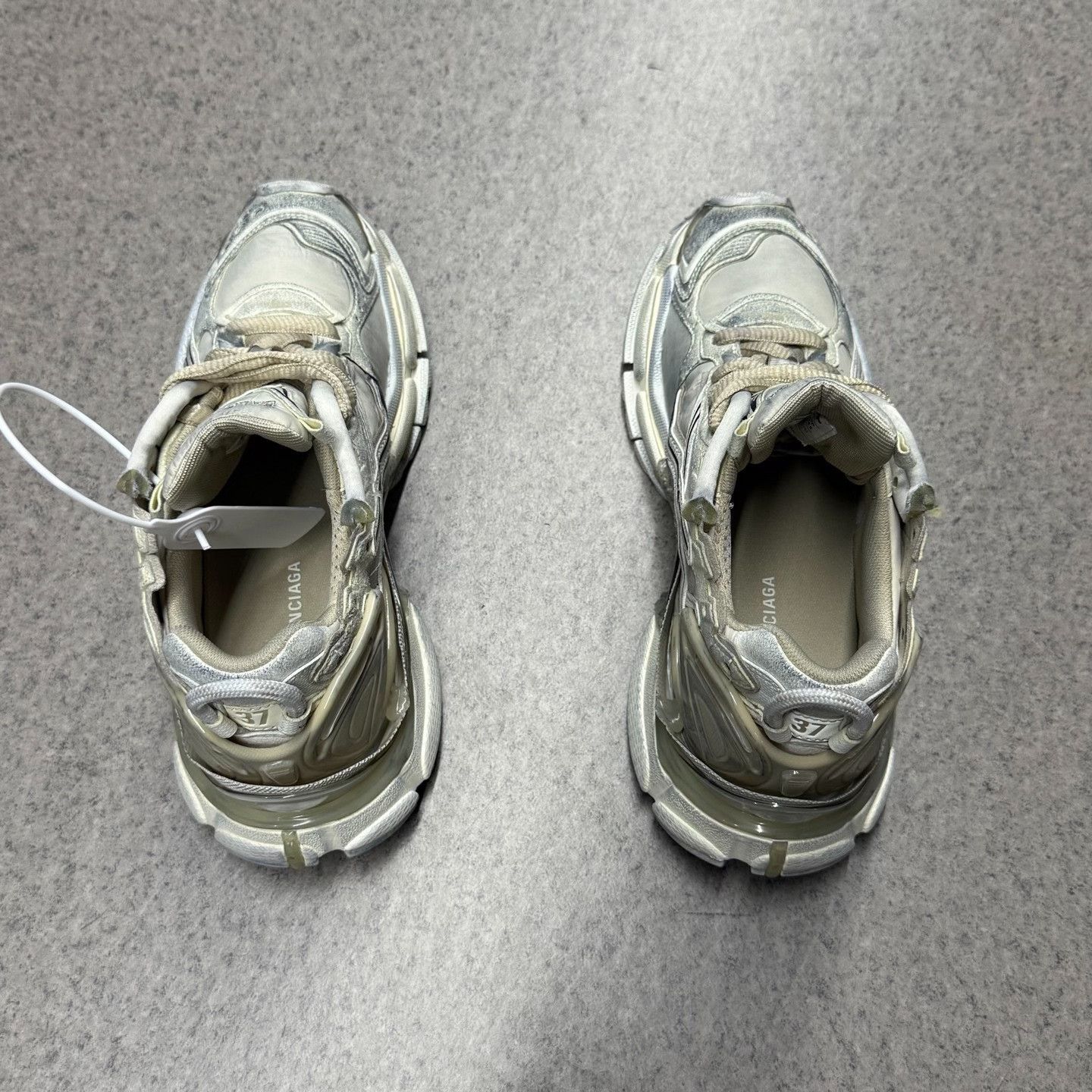 Balenciaga Balenciaga Running Beige Lowtop Sneakers us_6-5 Women Size US 6.5 / IT 36.5 - 7 Thumbnail