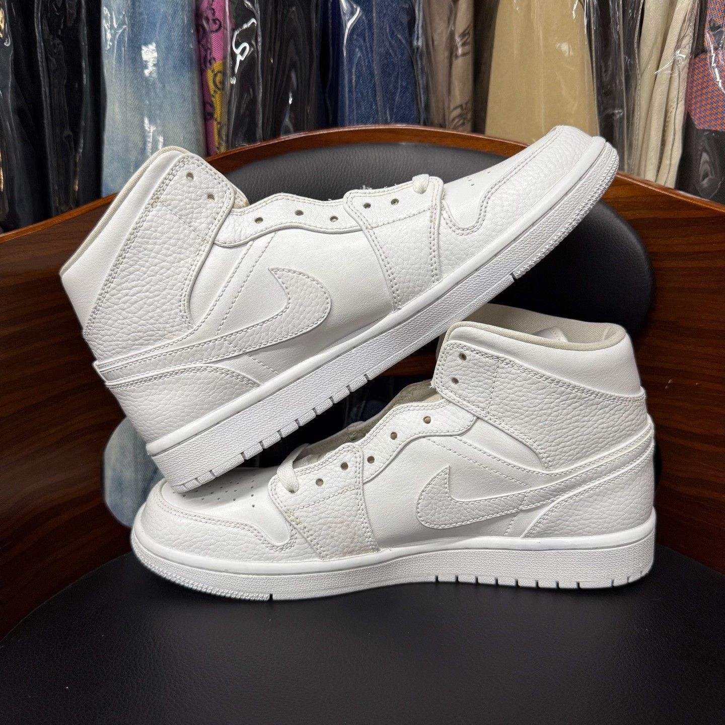 Nike Nike AJ1 White Lowtop Sneakers 7.5 Men Size US 7.5 / EU 40-41 - 7 Thumbnail