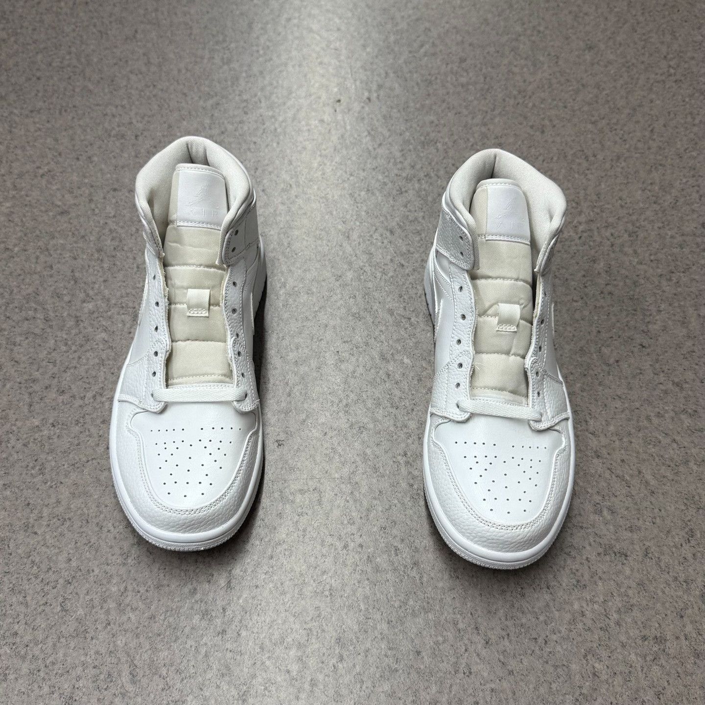 Nike Nike AJ1 White Lowtop Sneakers 7.5 Men Size US 7.5 / EU 40-41 - 5 Thumbnail