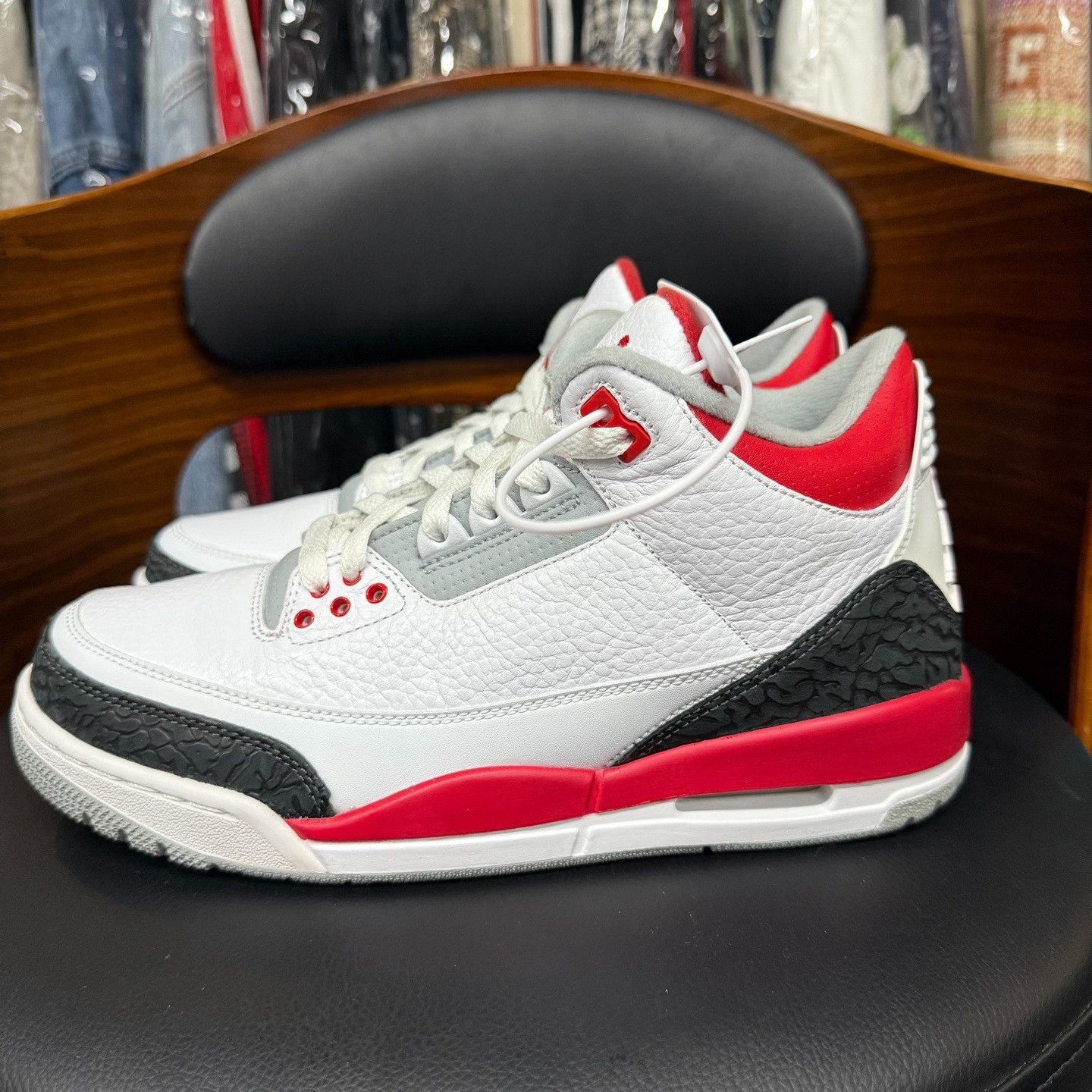 Nike Nike AJ3 Red Lowtop Sneakers 8.5 Men Size US 8.5 / EU 41-42 - 6 Thumbnail