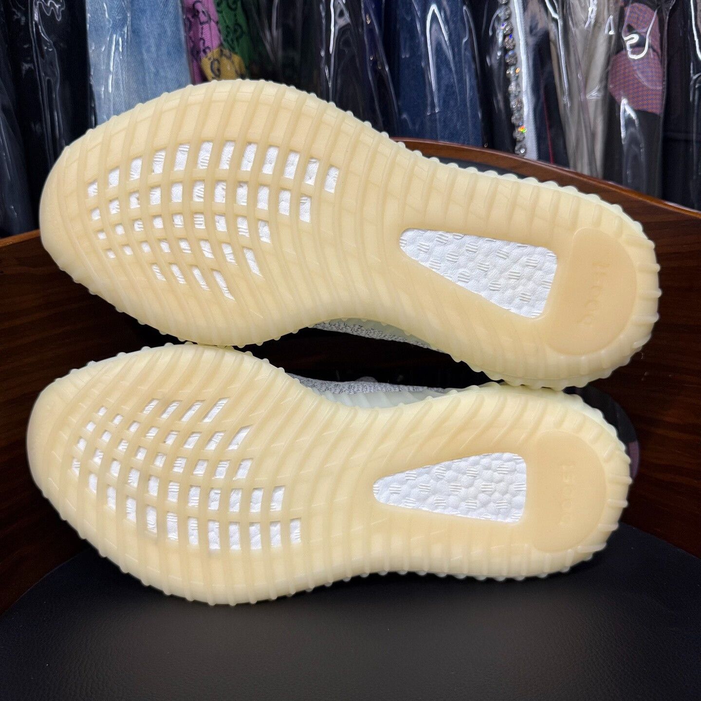 Adidas Adidas YEEZY350 Lowtop Sneakers 11 Men Size US 11 / EU 44 - 8 Thumbnail