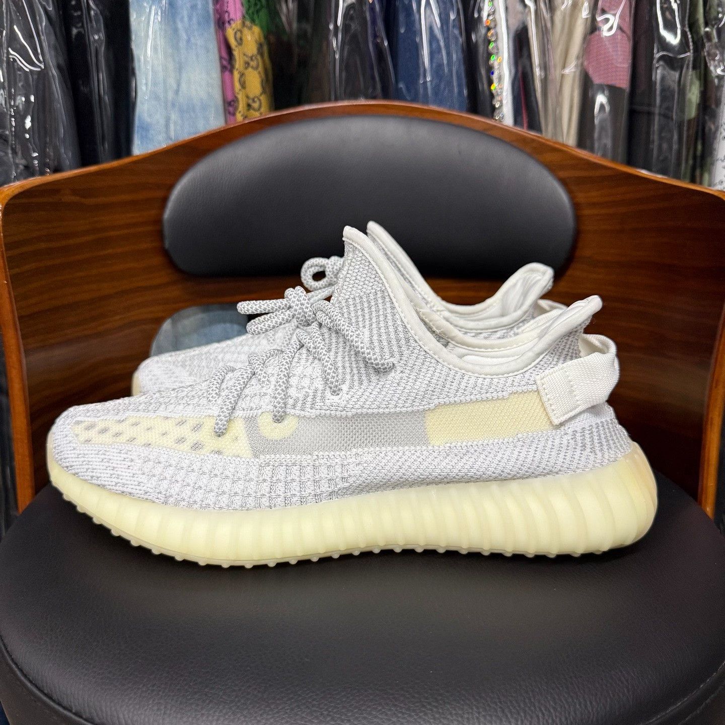 Adidas Adidas YEEZY350 Lowtop Sneakers 11 Men Size US 11 / EU 44 - 6 Thumbnail