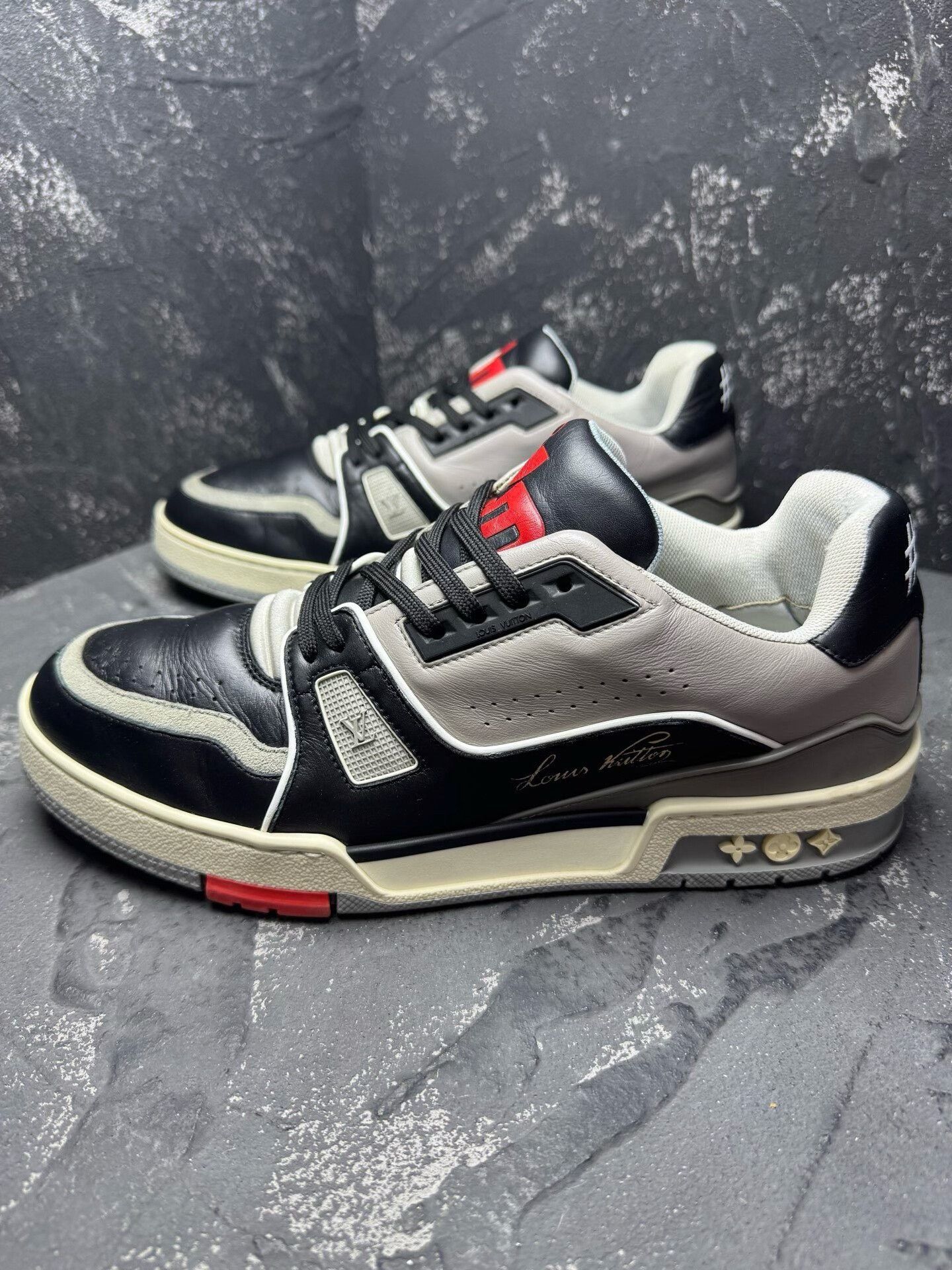Louis Vuitton Louis Vuitton Training Black Lowtop Sneakers 8.5 Men Size US 8.5 / EU 41-42 - 2 Thumbnail