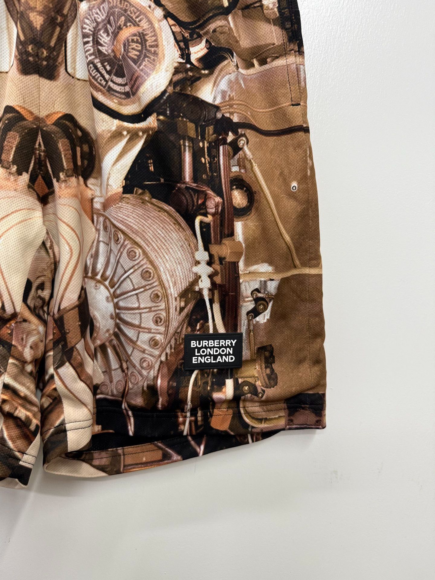 Burberry Burberry Printed Shorts 30 Men Size US 30 / EU 46 - 2 Thumbnail