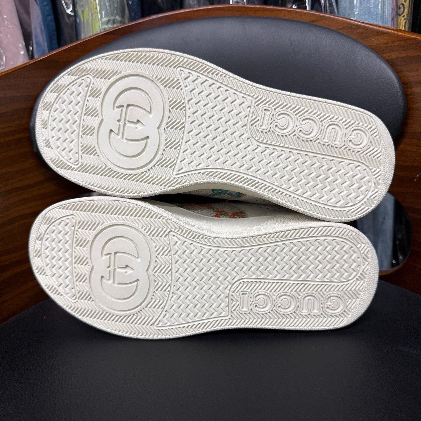 Gucci Gucci Embroidered White Lowtop Sneakers us_5 Women Size US 5 / IT 35 - 9 Thumbnail