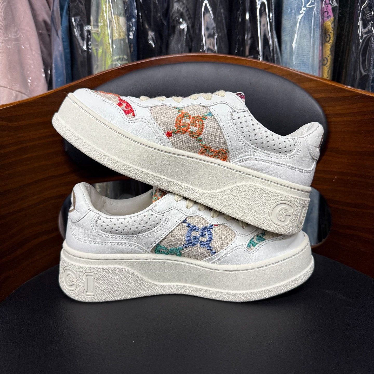 Gucci Gucci Embroidered White Lowtop Sneakers us_5 Women Size US 5 / IT 35 - 7 Thumbnail