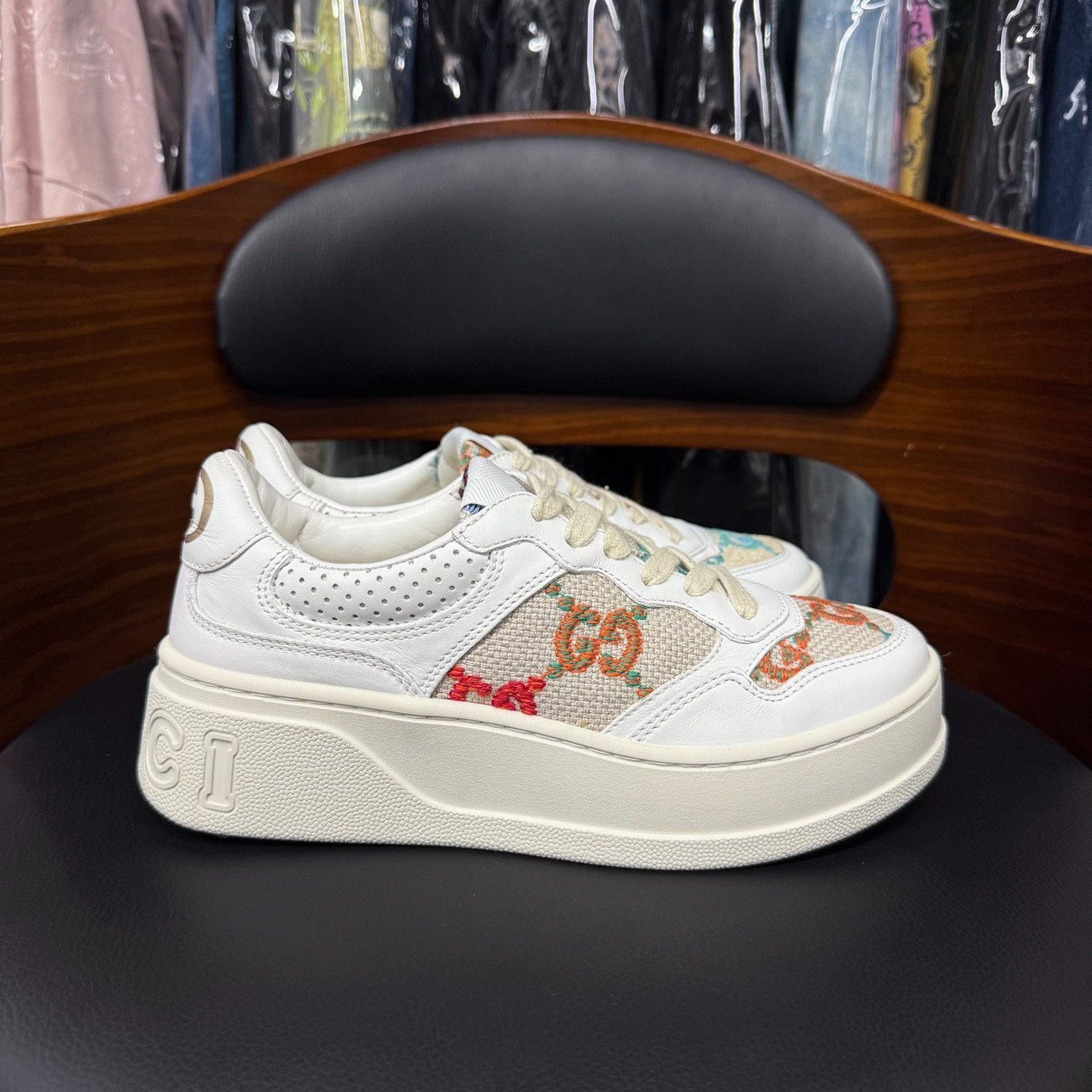 Gucci Gucci Embroidered White Lowtop Sneakers us_5 Women Size US 5 / IT 35 - 4 Thumbnail