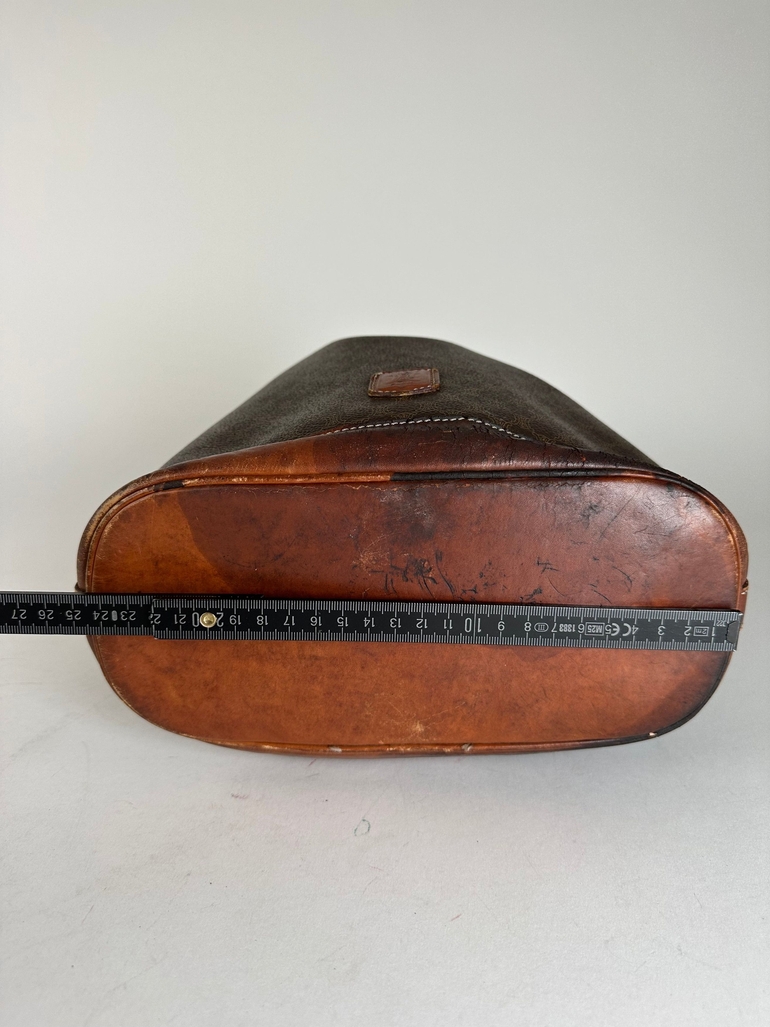 Celine Vintage Triomphe Monogram SEAU Leather Shoulder Bag Brown Size ONE SIZE - 14 Thumbnail