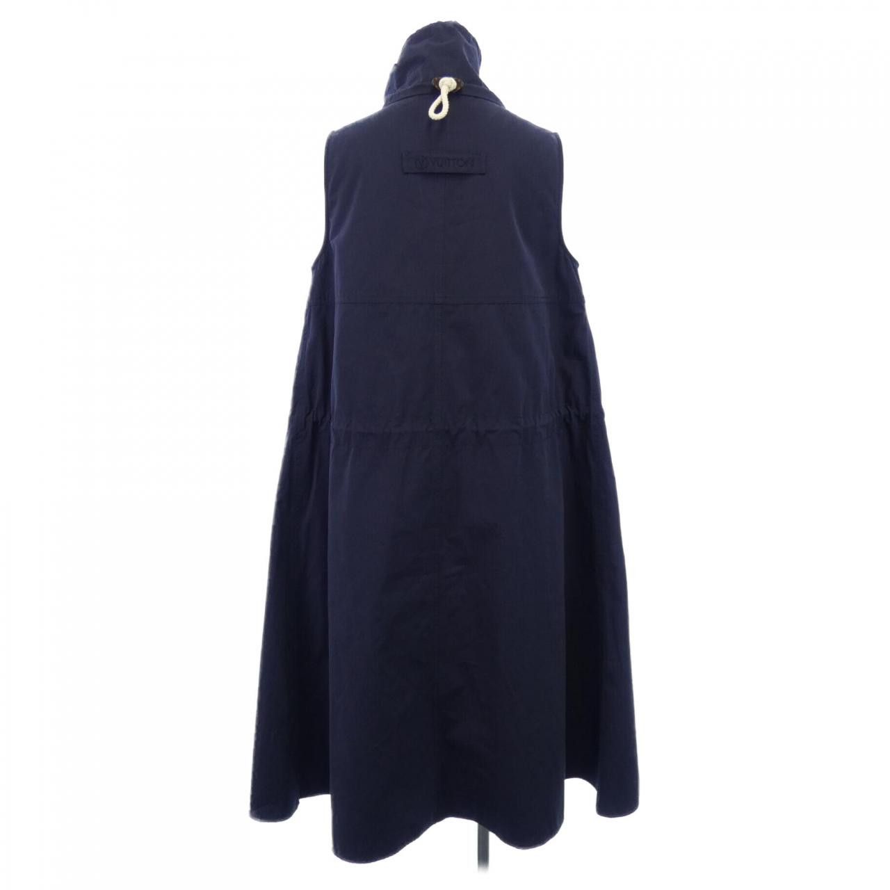 Louis Vuitton Louis Vuitton Louis Vuitton Sporty High Collar Dress Textile Dresses FNDR03ZTG DUTY FREE for USA Size ONE SIZE - 2 Thumbnail