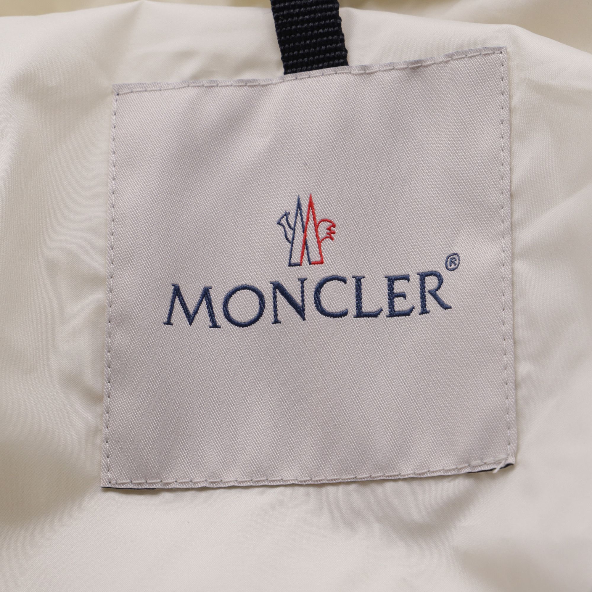 Moncler Moncler Vabre Pintuck Shell Jacket in Ivory Polyamide Size ONE SIZE - 5 Thumbnail