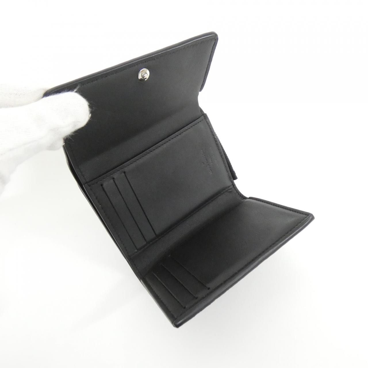Louis Vuitton Louis Vuitton Louis Vuitton Portefeuille Pilot Monogram Taurillon Wallet Leather Short Wallet M82556 DUTY FREE for USA Size ONE SIZE - 4 Thumbnail