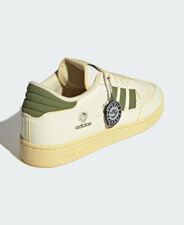 Adidas Sneakers Size US 9.5 / EU 42-43 - 2 Thumbnail