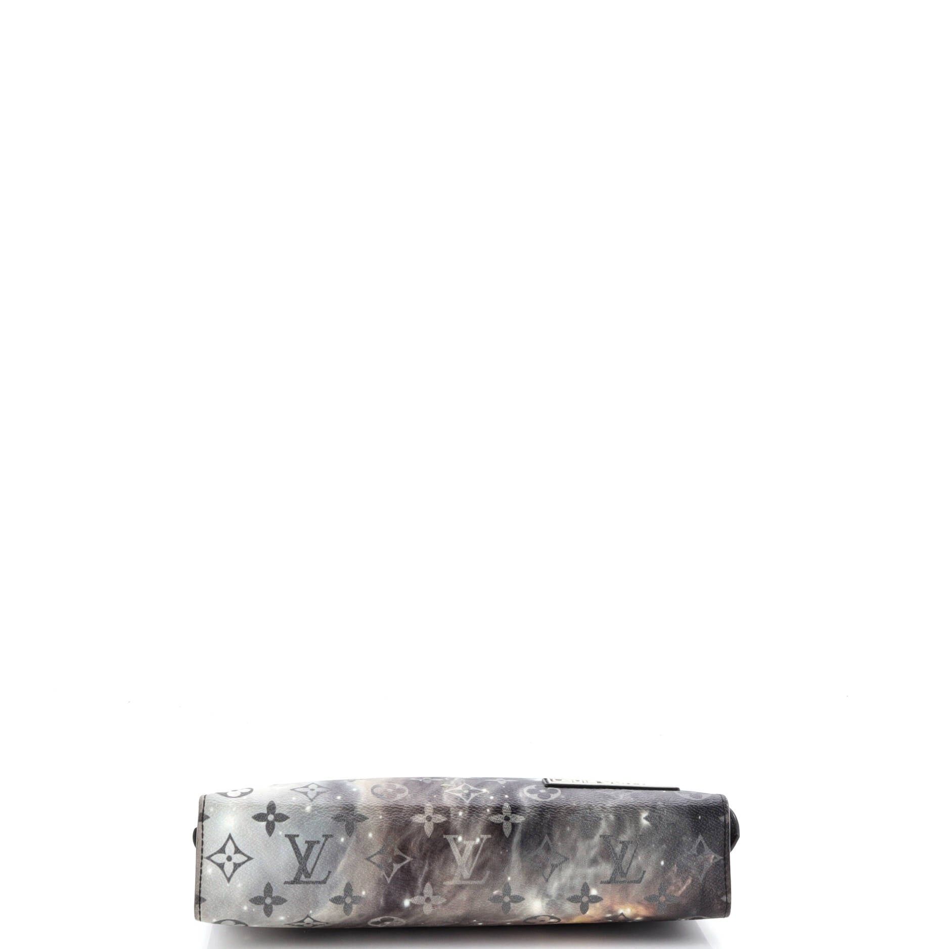 Louis Vuitton Pochette Voyage Size ONE SIZE - 4 Thumbnail
