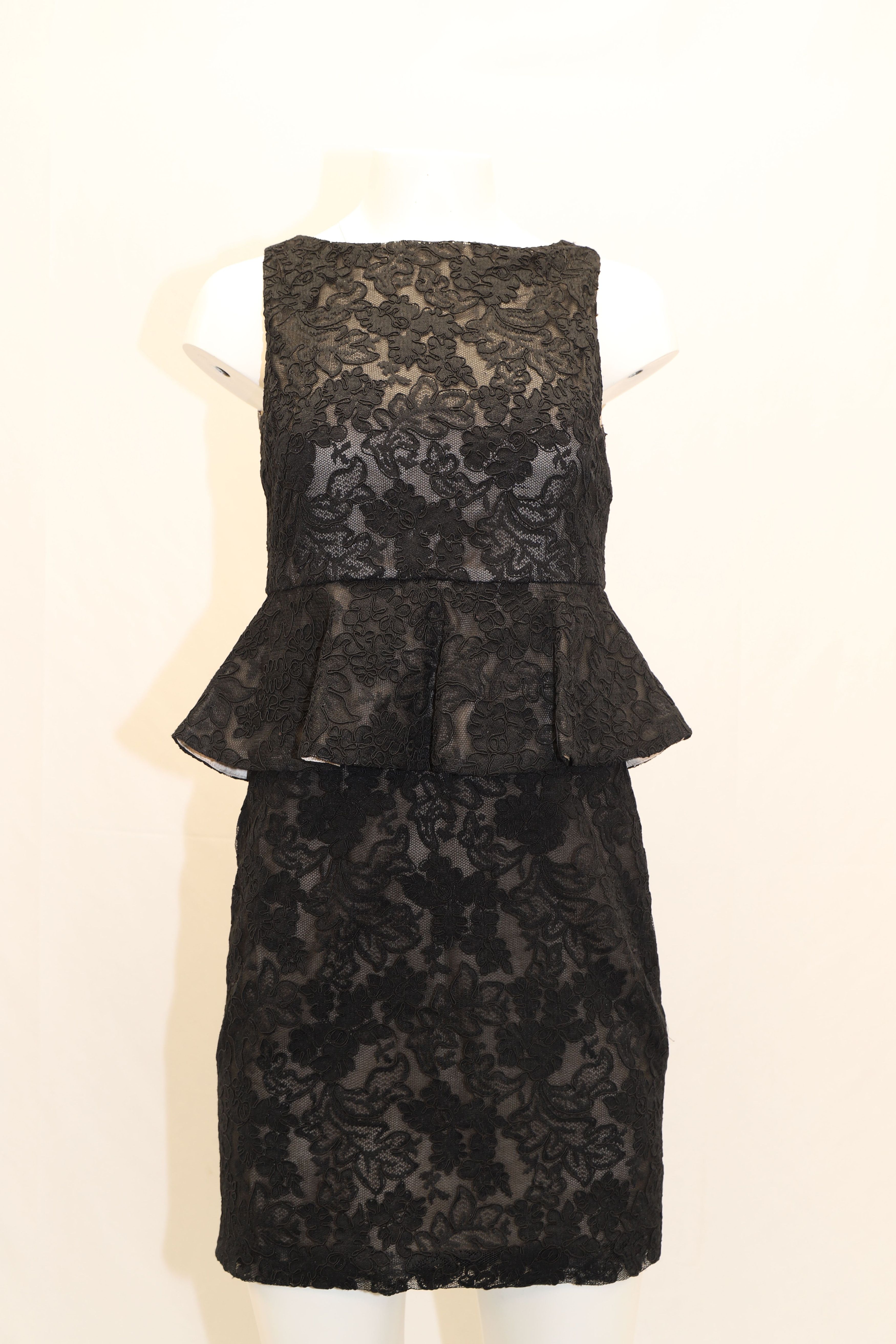 Alice + Olivia Alice + Olivia Josephine Lace Peplum Dress in Black Polyeste Size XS / US 0-2 / IT 36-38 - 4 Thumbnail