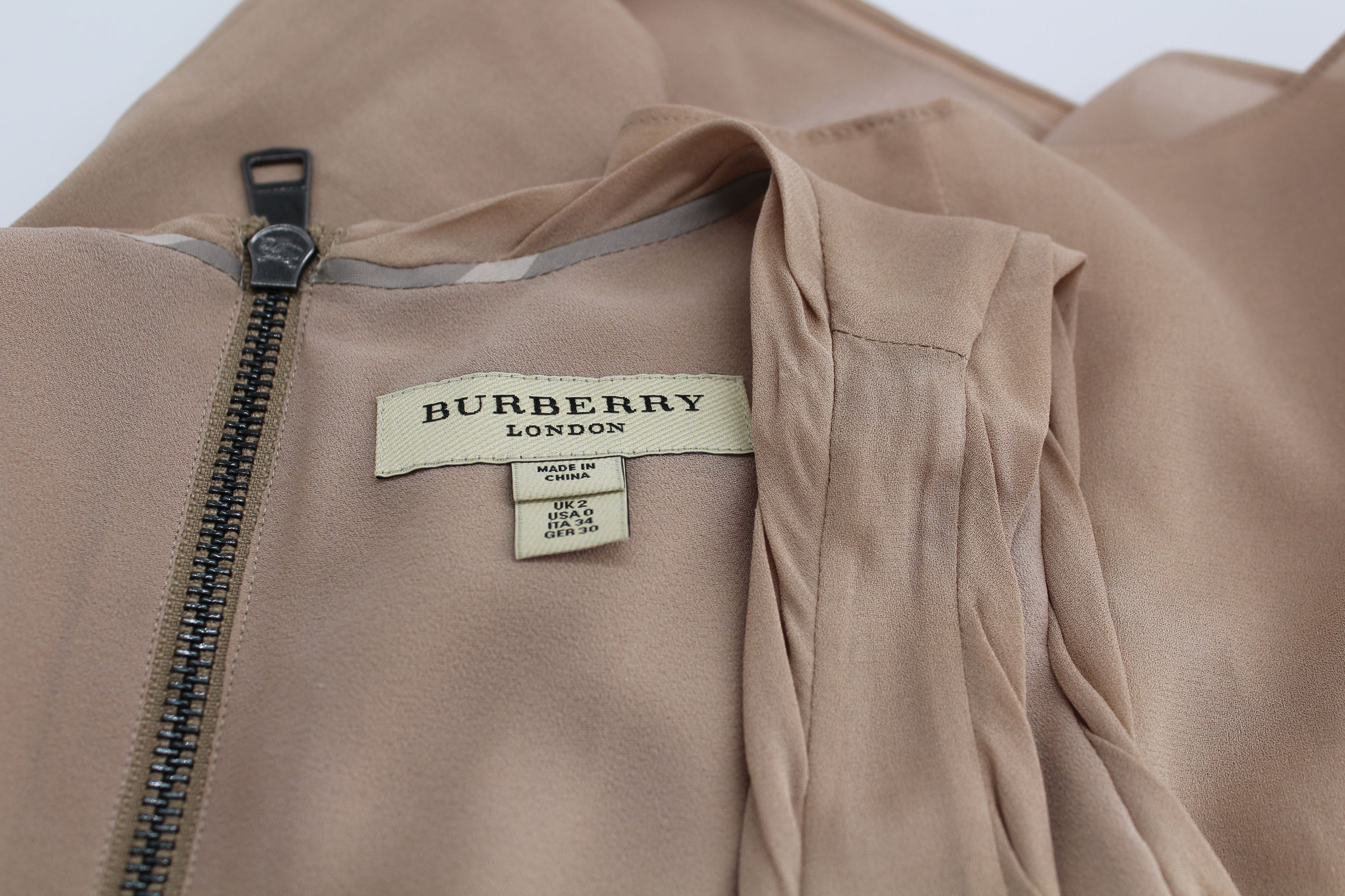 Burberry Burberry Sleeveless Blouse in Beige Silk Size XXS / US 00 / IT 34 - 9 Thumbnail