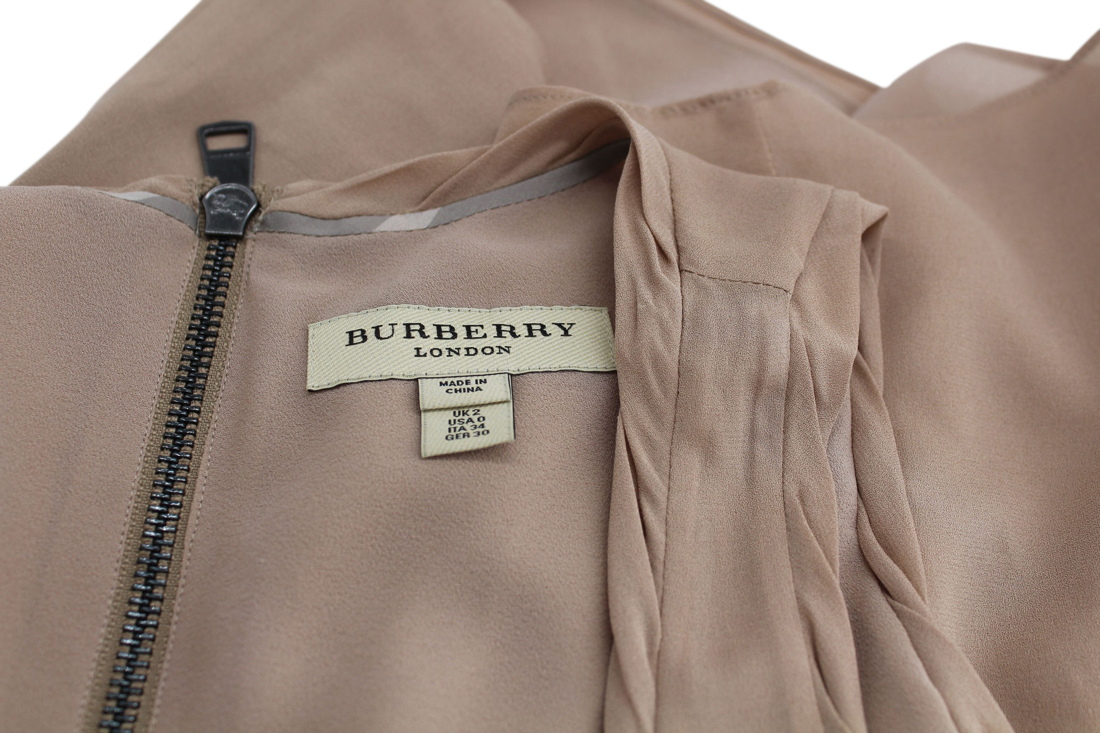Burberry Burberry Sleeveless Blouse in Beige Silk Size XXS / US 00 / IT 34 - 4 Thumbnail