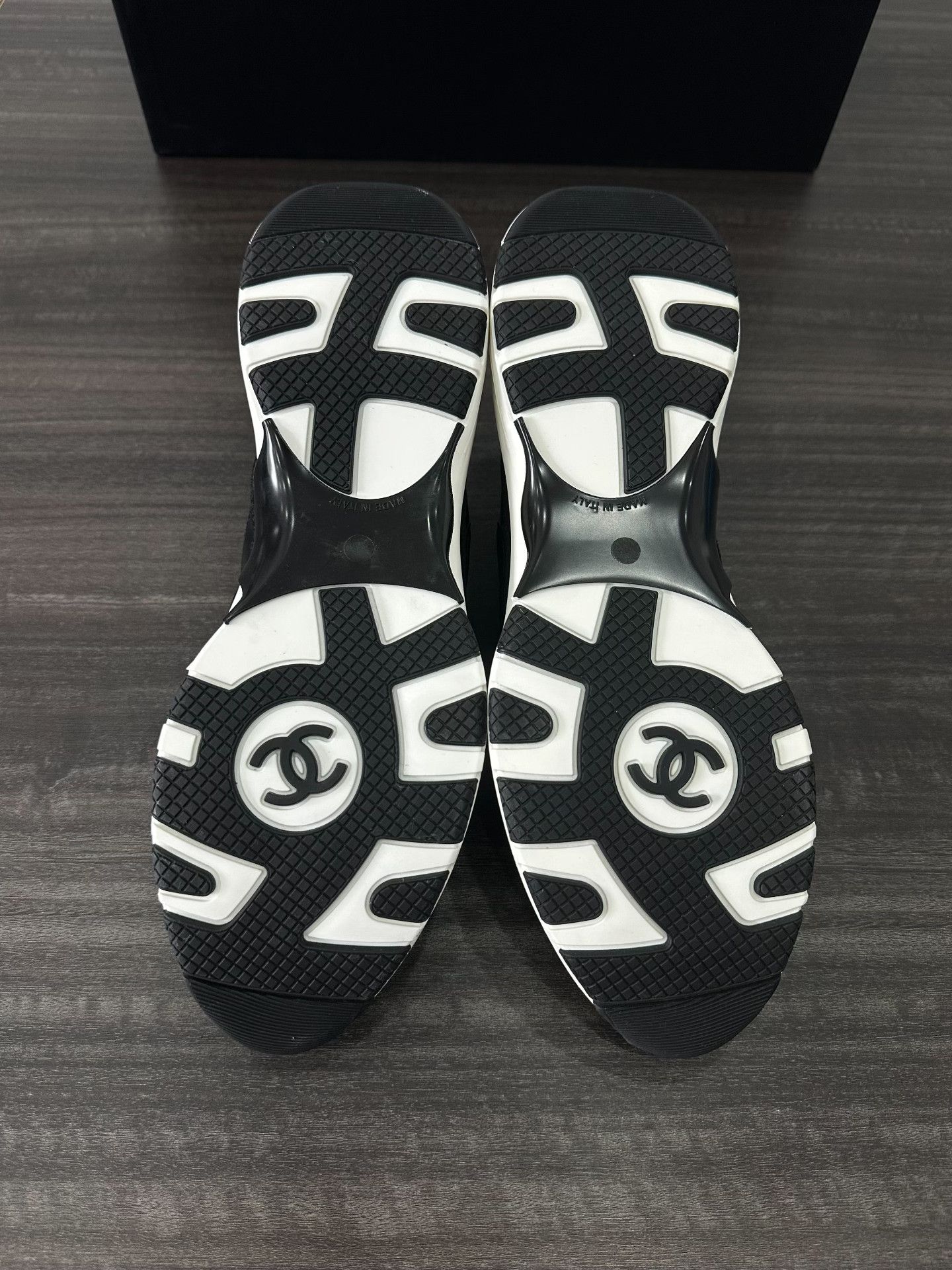 Chanel Chanel Black Lowtop Sneakers 10 Men Size US 10 / EU 43 - 7 Thumbnail