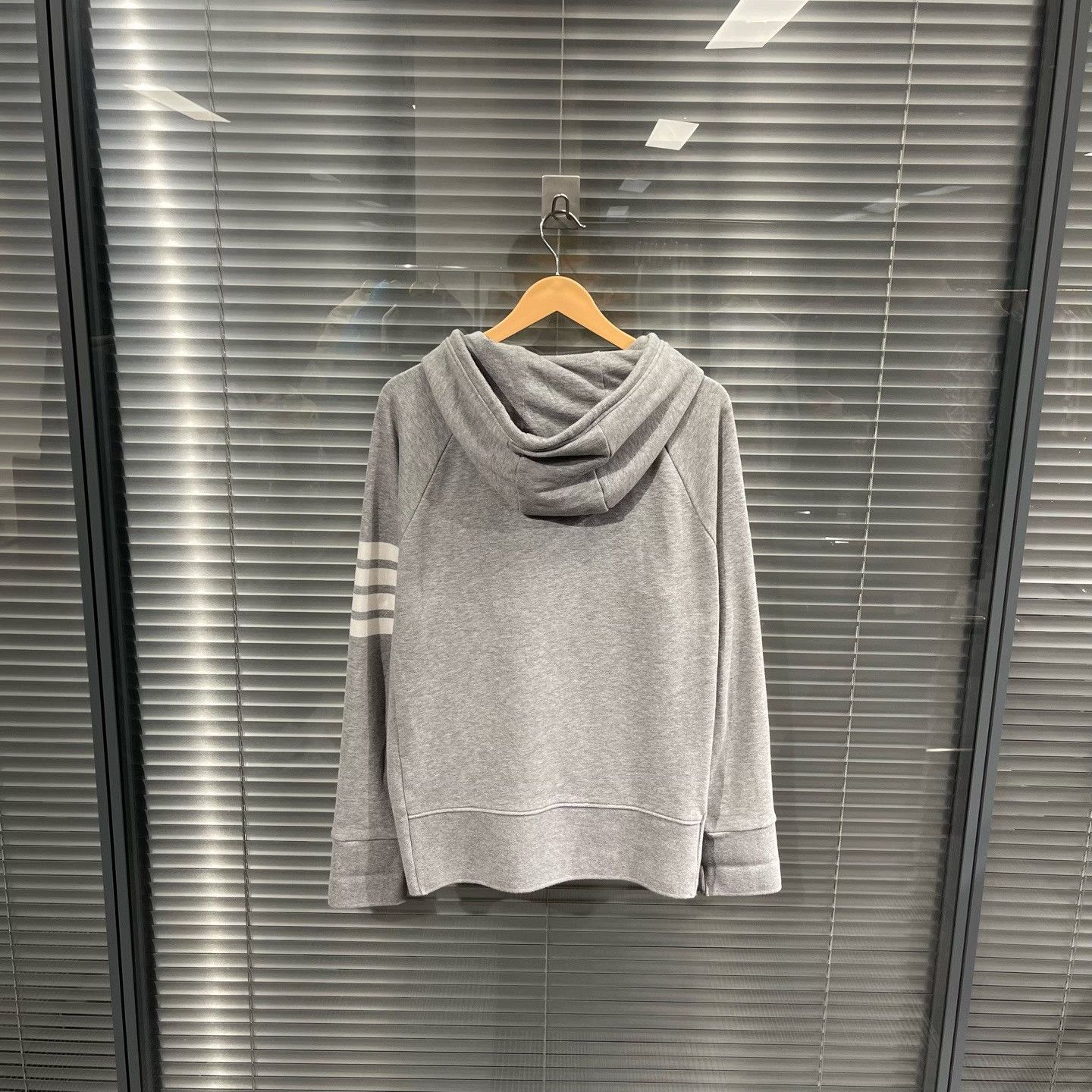 Thom Browne Thom Browne Four-Bar Zip Hoodie Size 4 Size US XL / EU 56 / 4 - 2 Thumbnail