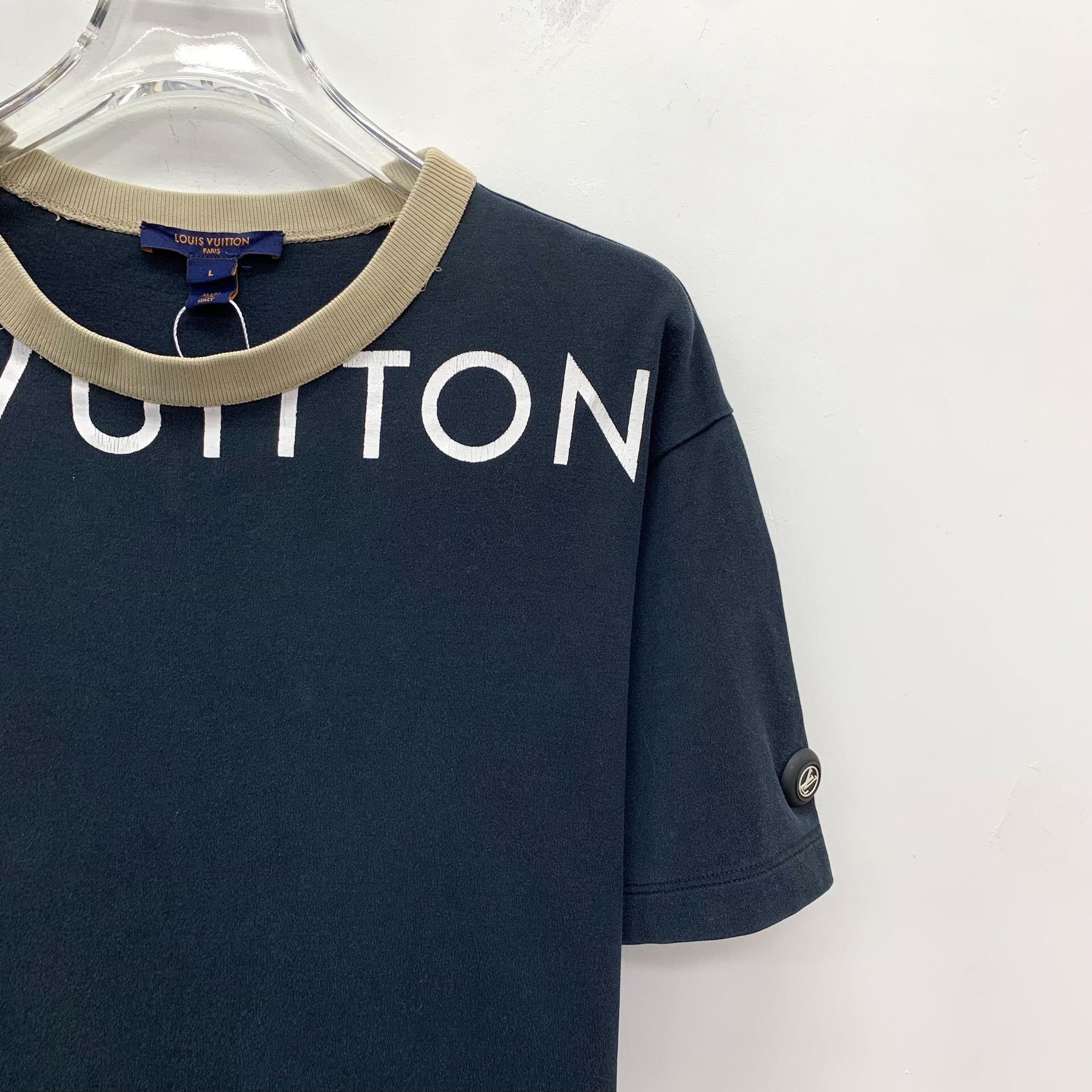 Louis Vuitton Louis Vuitton Logo Print Contrast Collar T-Shirt Size L Size US L / EU 52-54 / 3 - 3 Thumbnail