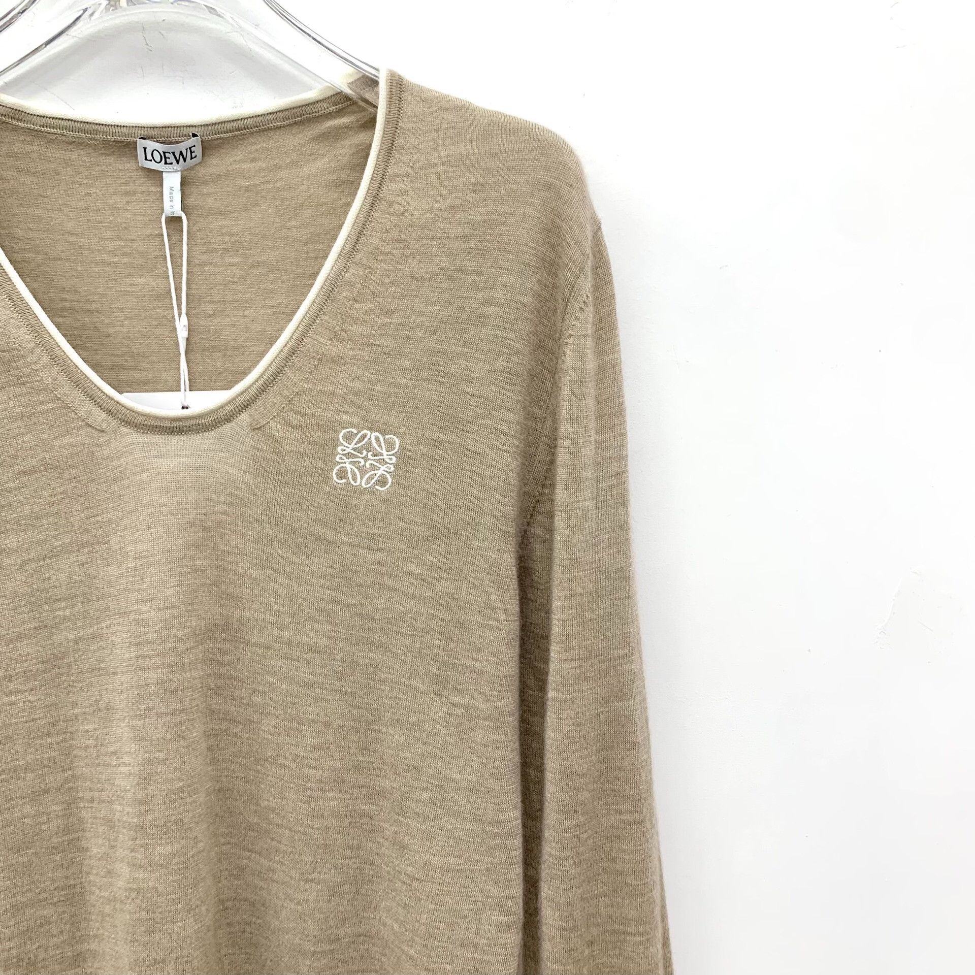 Loewe Loewe Cashmere Logo Embroidery V-Neck Sweater S Size US S / EU 44-46 / 1 - 3 Thumbnail