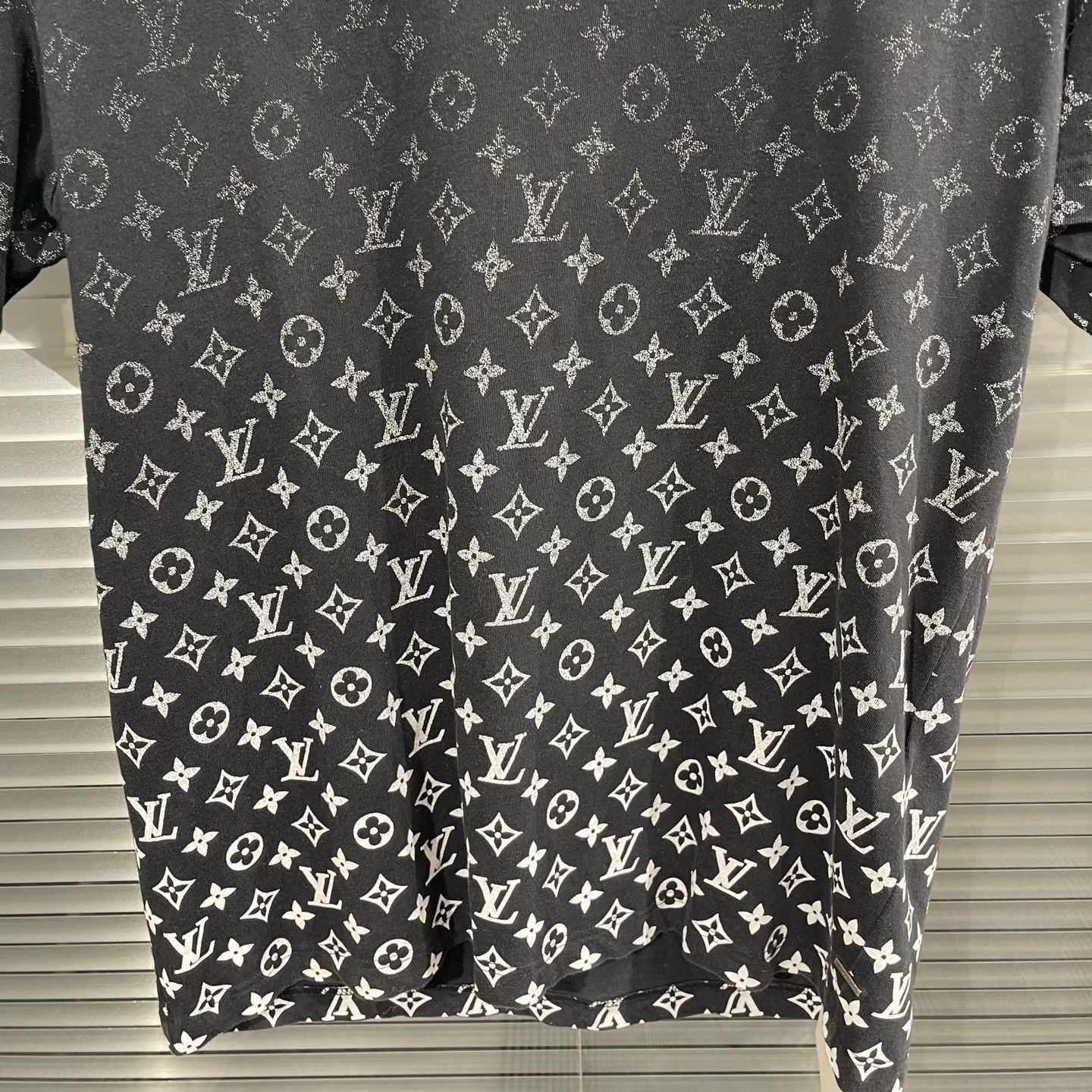 Louis Vuitton Louis Vuitton Gradient Monogram T-Shirt Size M Size US M / EU 48-50 / 2 - 4 Thumbnail