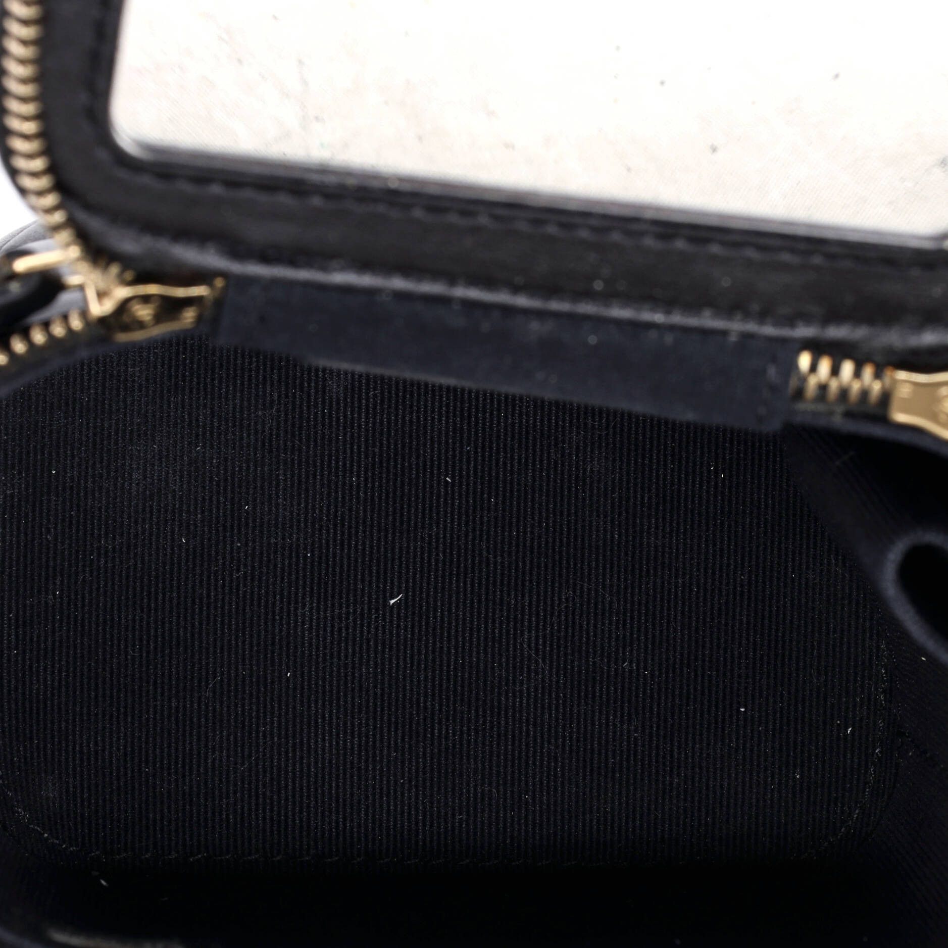 Chanel Vanity Case with Pearl Chain Size ONE SIZE - 5 Thumbnail