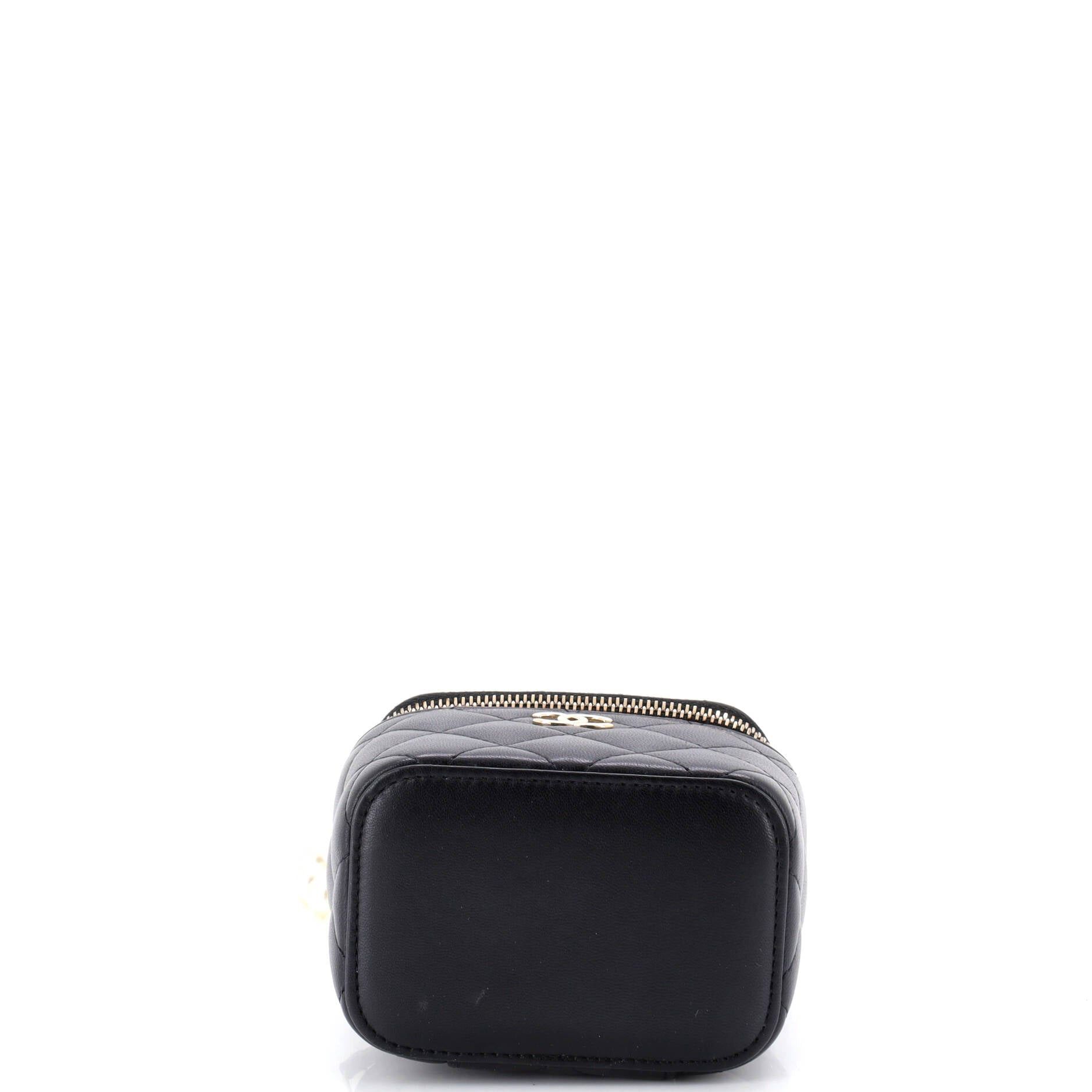 Chanel Vanity Case with Pearl Chain Size ONE SIZE - 4 Thumbnail
