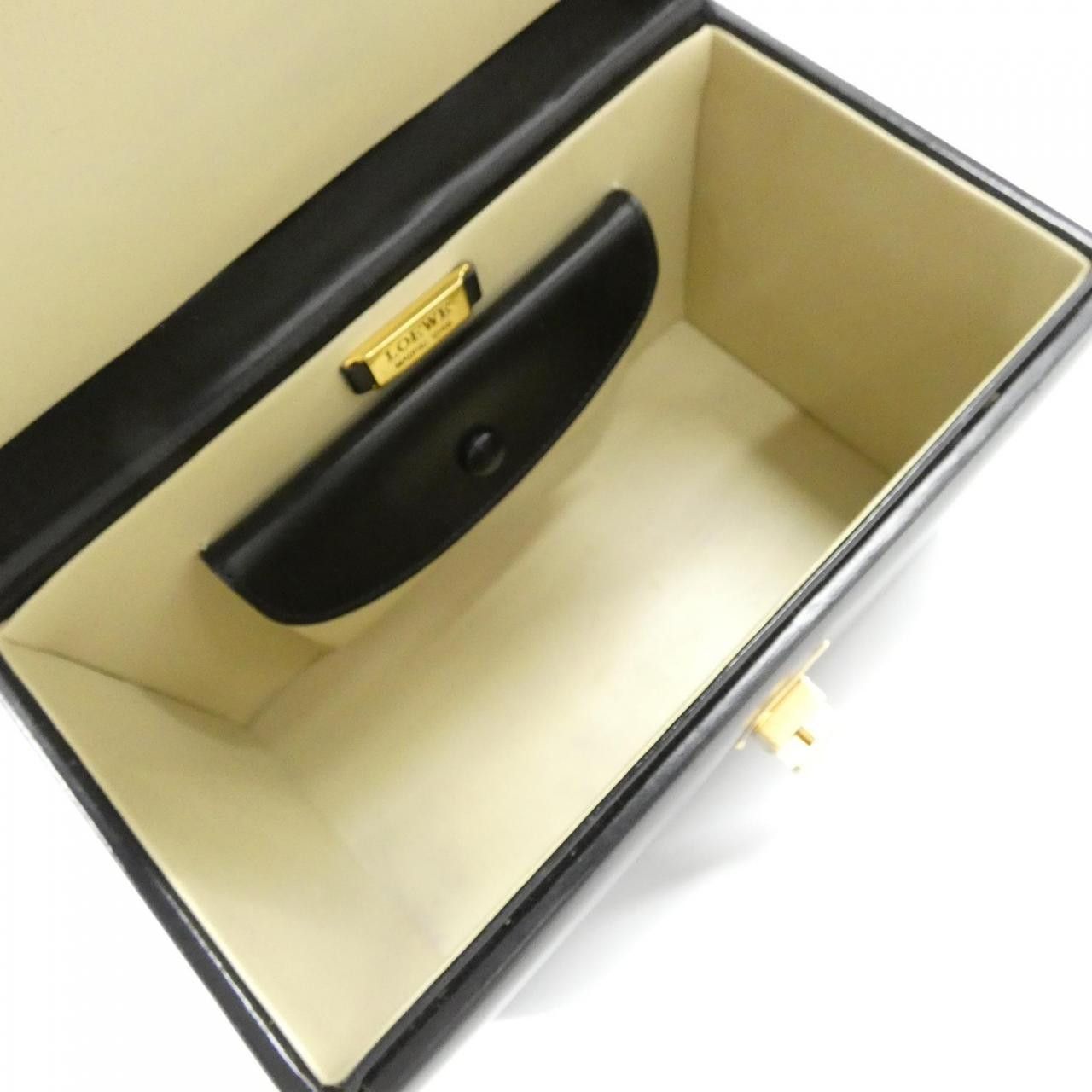 Loewe Loewe Loewe Leather Handbag Leather Handbag DUTY FREE for USA Size ONE SIZE - 9 Thumbnail