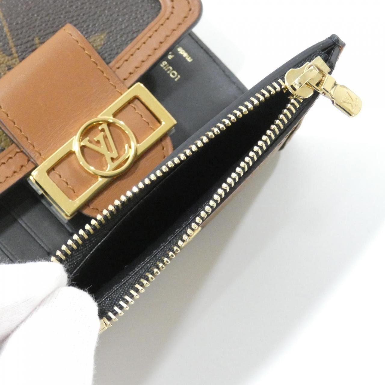 Louis Vuitton Louis Vuitton Louis Vuitton Monogram Wallet Textile Short Wallet M68725 DUTY FREE for USA Size ONE SIZE - 10 Thumbnail