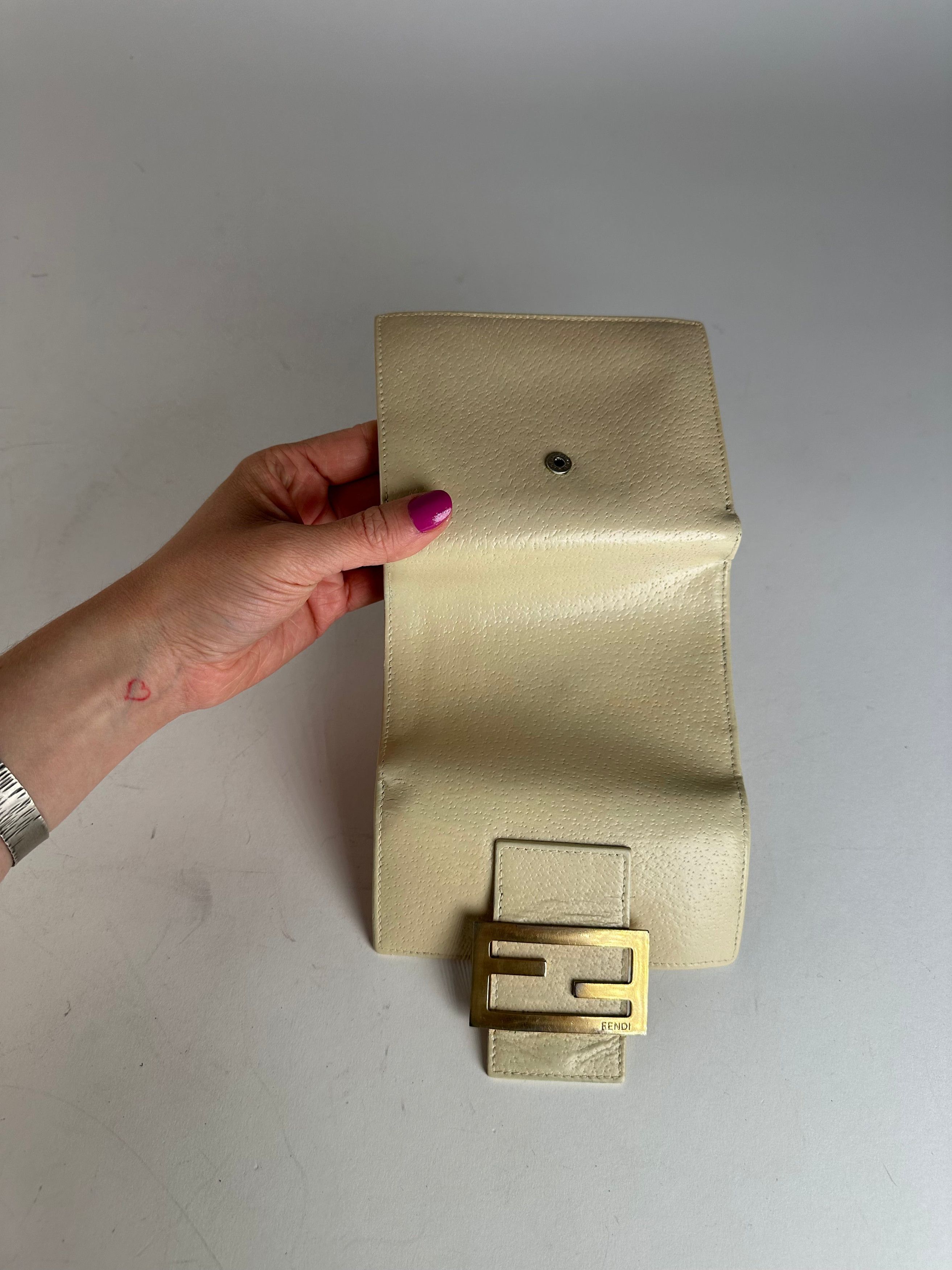 Fendi Vintage Baguette Leather Wallet White Size ONE SIZE - 10 Thumbnail