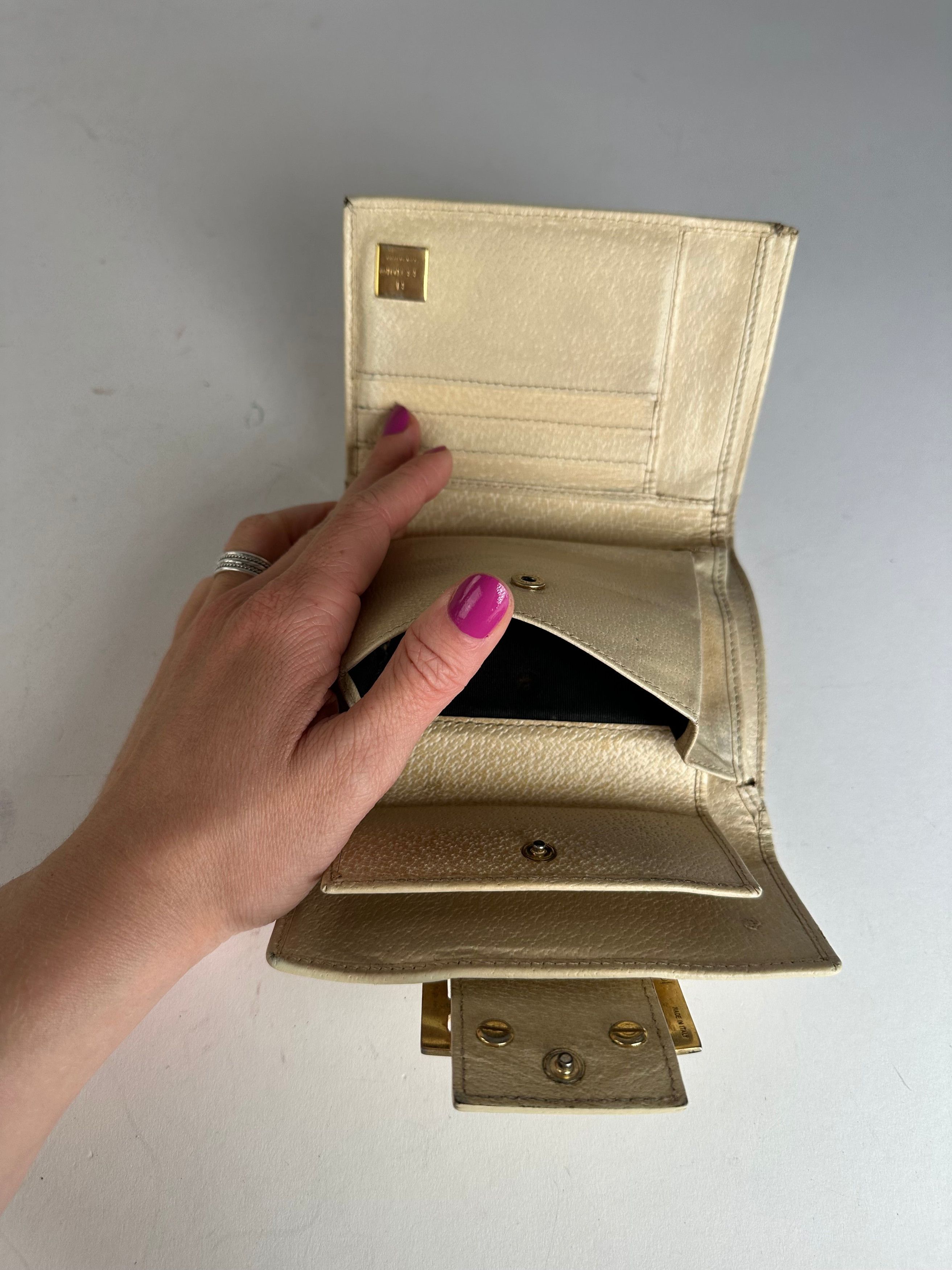 Fendi Vintage Baguette Leather Wallet White Size ONE SIZE - 5 Thumbnail