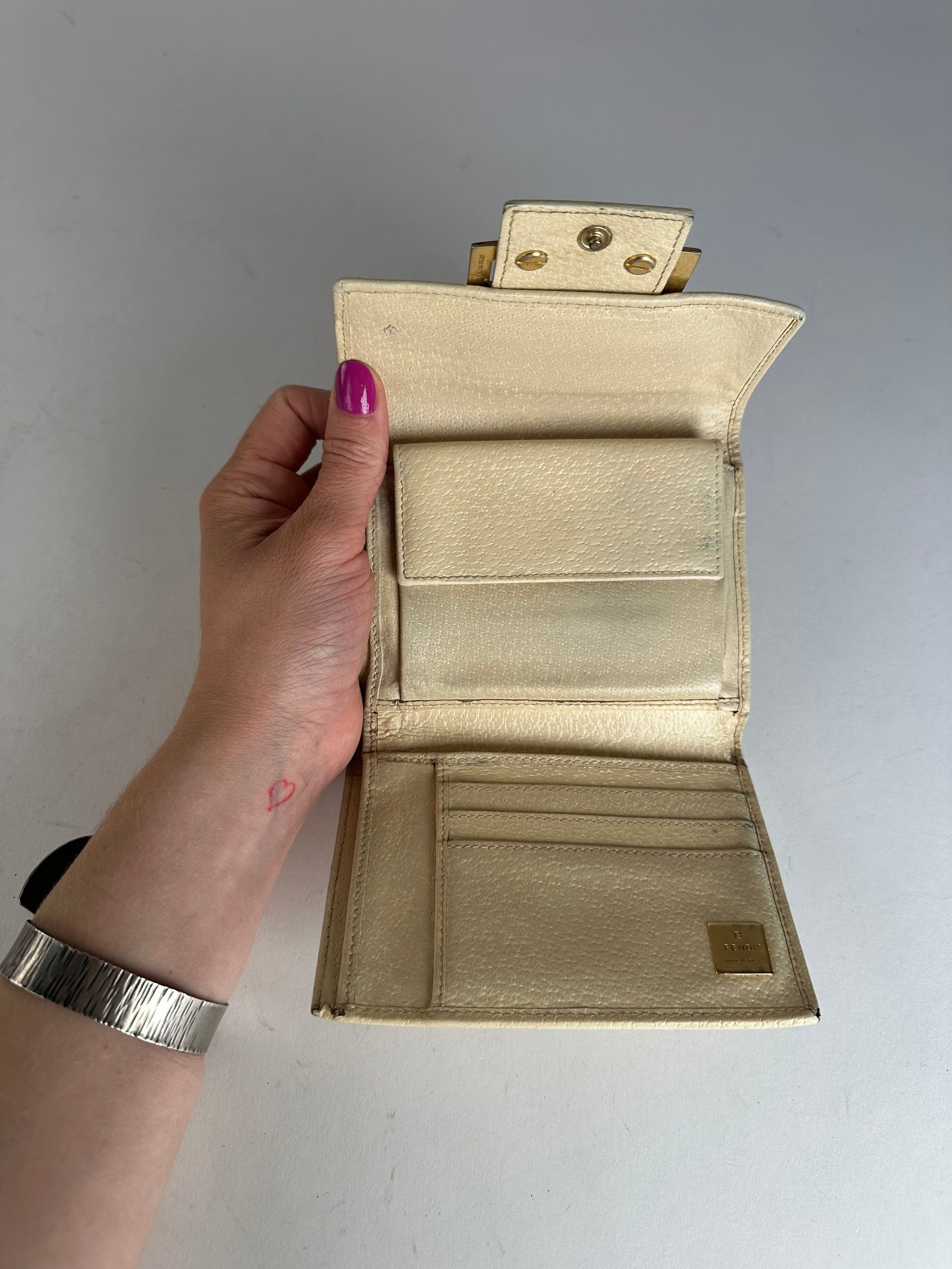 Fendi Vintage Baguette Leather Wallet White Size ONE SIZE - 3 Thumbnail