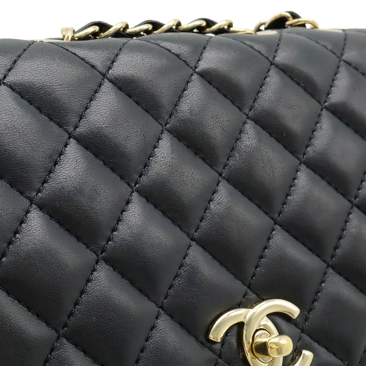 Chanel Chanel Chanel Matelasse Lambskin Shoulder Bag Leather Shoulder Bag A57896 DUTY FREE for USA Size ONE SIZE - 8 Thumbnail