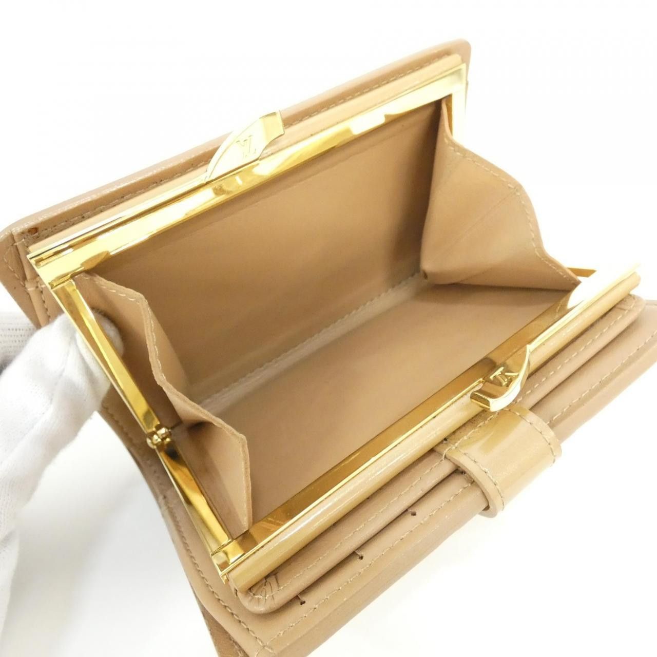 Louis Vuitton Louis Vuitton Louis Vuitton Vernis Portefeuille Viennois Wallet Plastic / Synthetic Short Wallet M91361 DUTY FREE for USA Size ONE SIZE - 10 Thumbnail