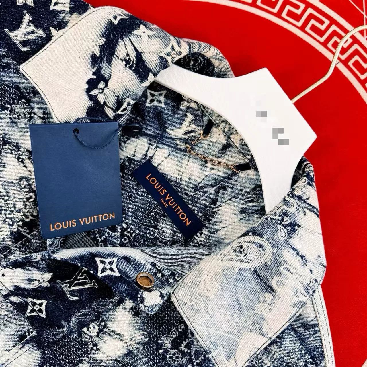 Louis Vuitton Louis Vuitton Tie Dye Monogram Denim Shirt Size L Size US L / EU 52-54 / 3 - 3 Thumbnail
