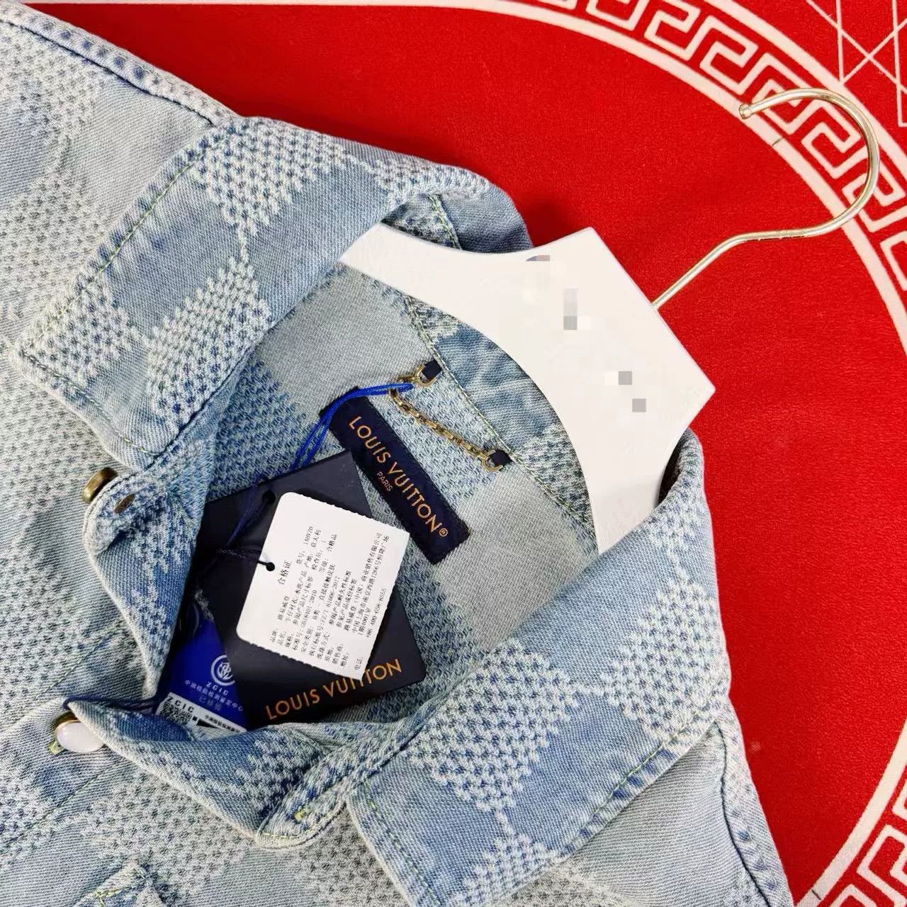 Louis Vuitton Louis Vuitton Damier Denim Short Sleeve Shirt Size L Size US L / EU 52-54 / 3 - 3 Thumbnail