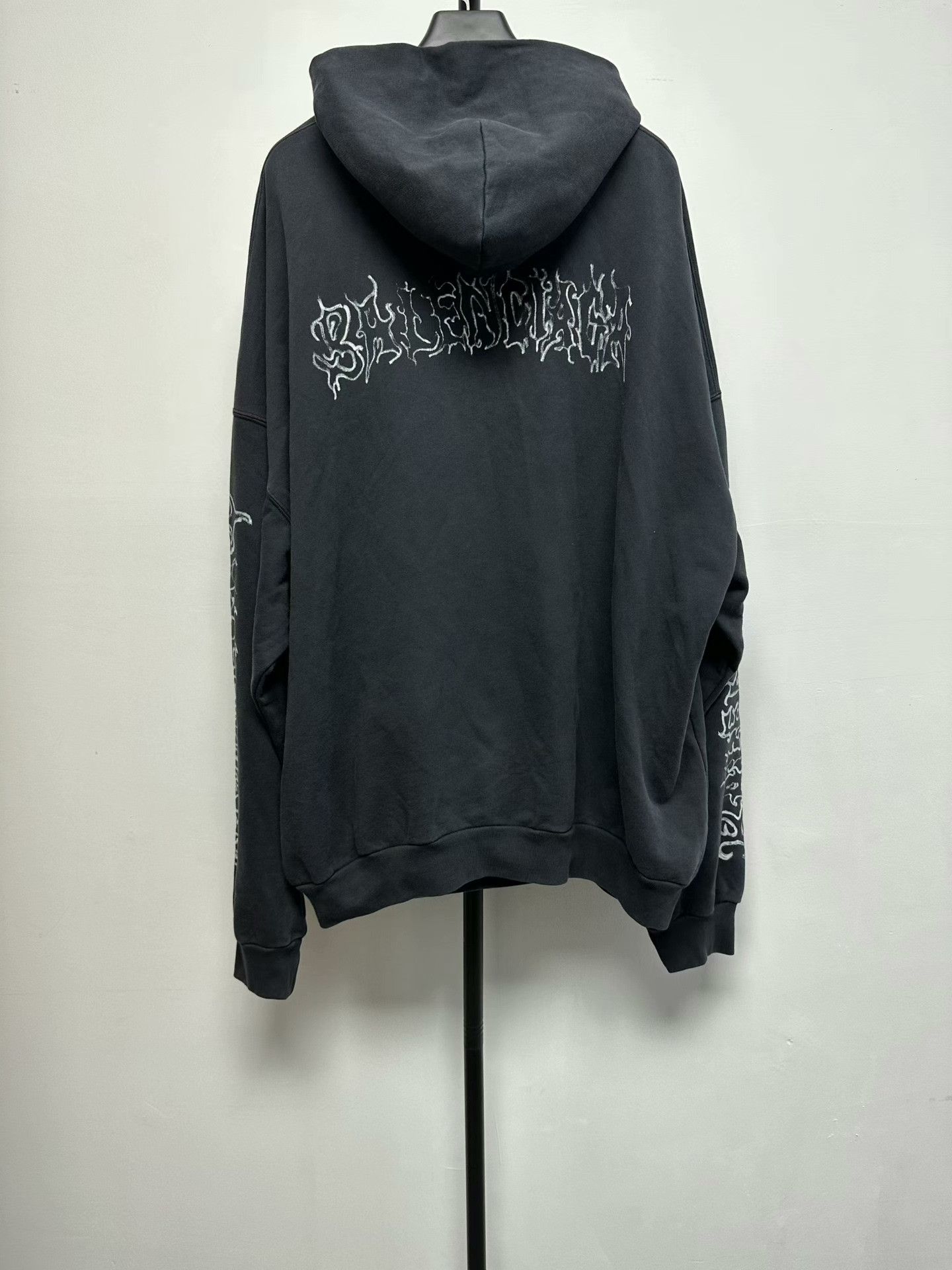 Balenciaga Balenciaga Flame Graphic Hoodie Size 4 Size US XL / EU 56 / 4 - 2 Thumbnail