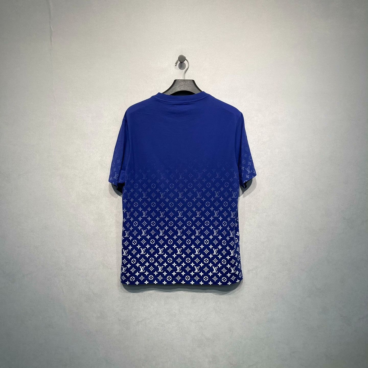 Louis Vuitton Louis Vuitton Monogram Gradient T-Shirt XXL Size US XXL / EU 58 / 5 - 2 Thumbnail