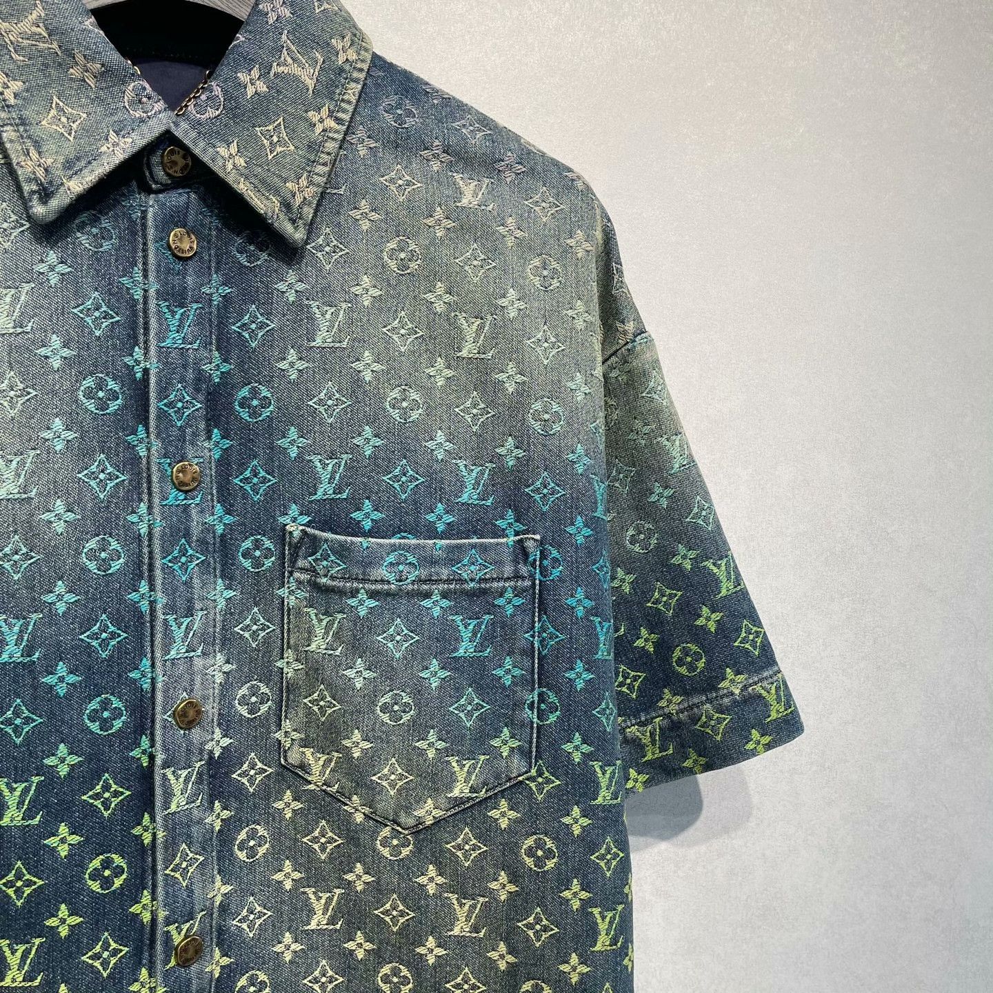 Louis Vuitton Louis Vuitton Gradient Monogram Denim Shirt L Size US L / EU 52-54 / 3 - 3 Thumbnail