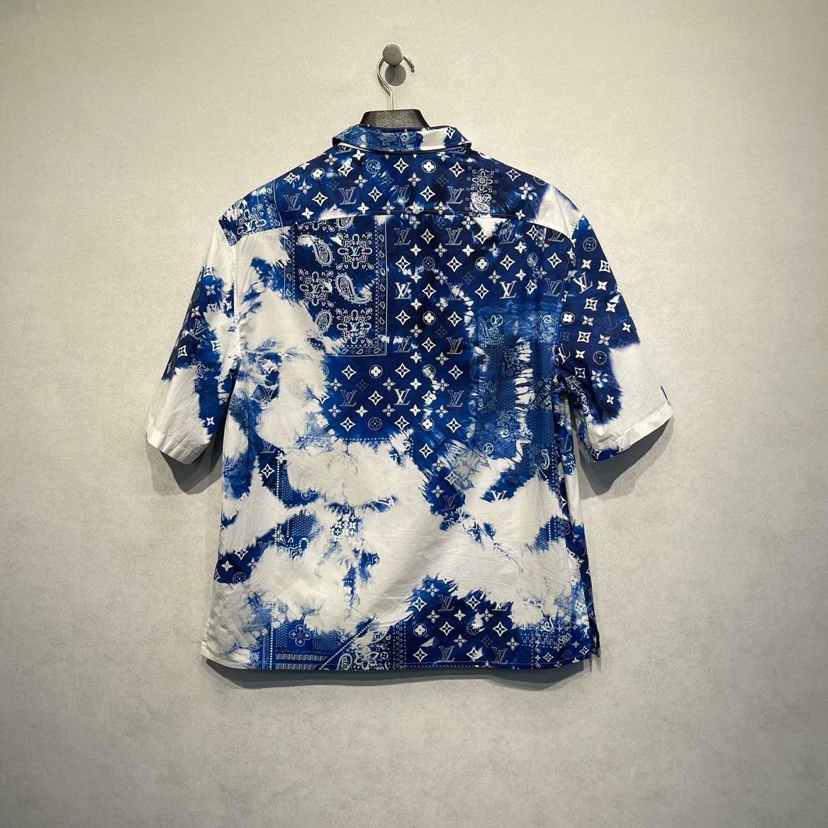 Louis Vuitton Louis Vuitton Tie-Dye Monogram Bandana Shirt XL Size US XL / EU 56 / 4 - 2 Thumbnail
