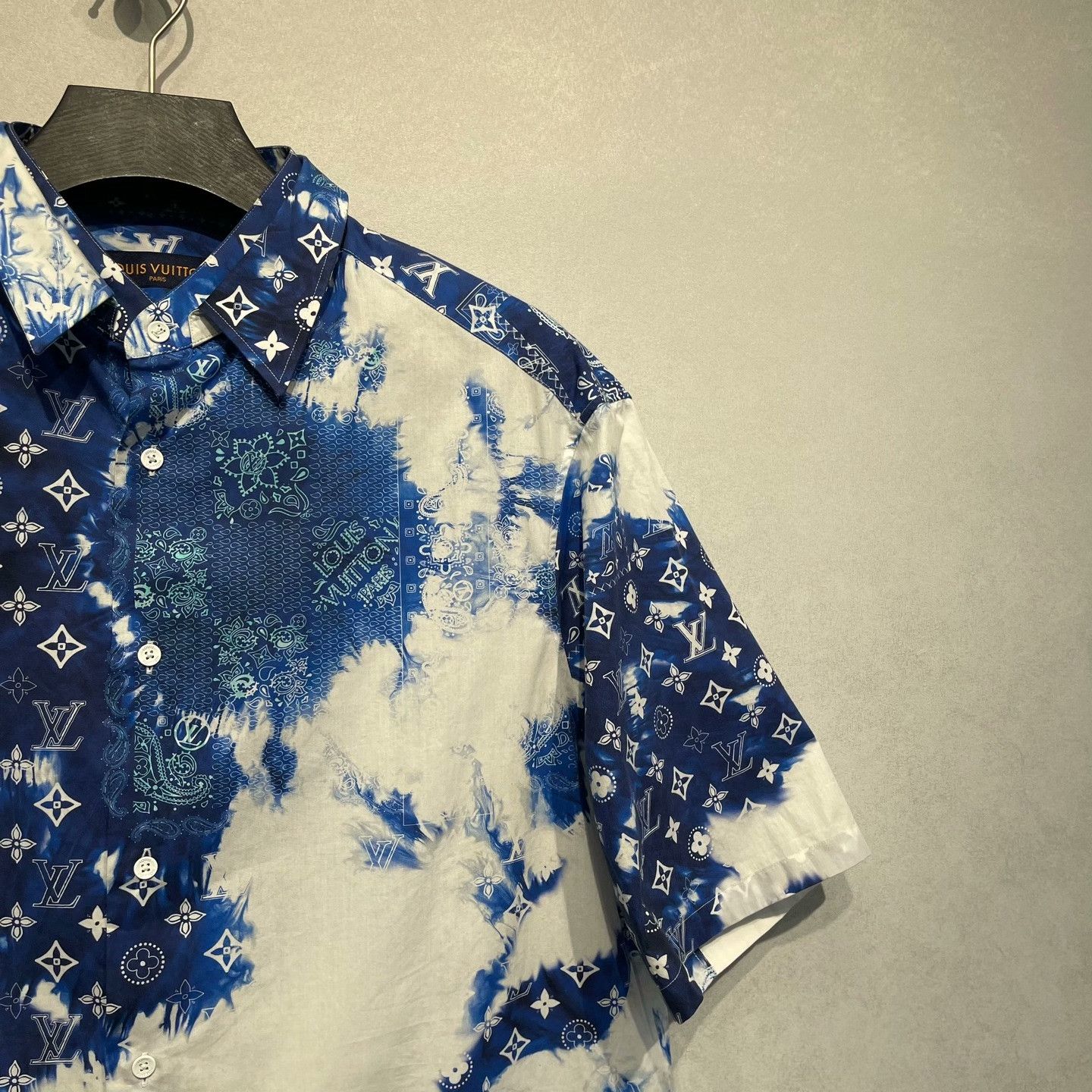 Louis Vuitton Louis Vuitton Tie-Dye Monogram Bandana Shirt XL Size US XL / EU 56 / 4 - 3 Thumbnail