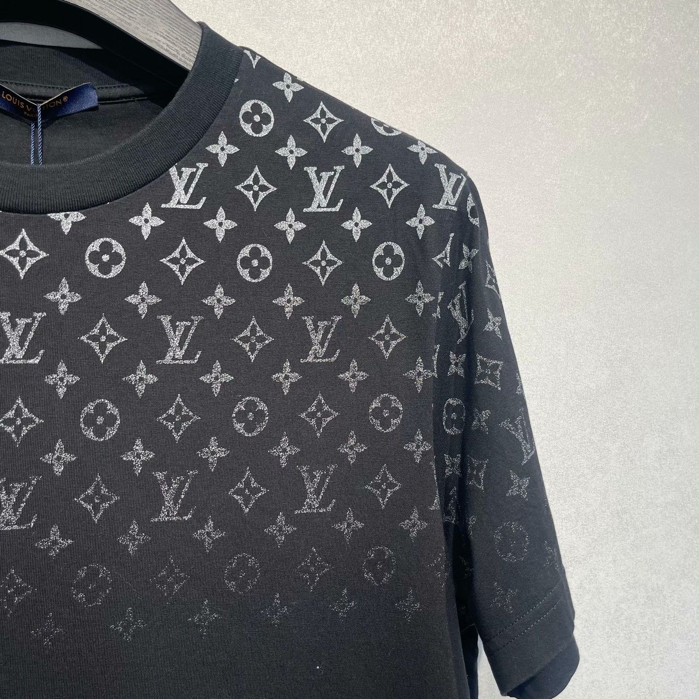 Louis Vuitton Louis Vuitton Monogram Gradient T-Shirt XL Size US XL / EU 56 / 4 - 3 Thumbnail