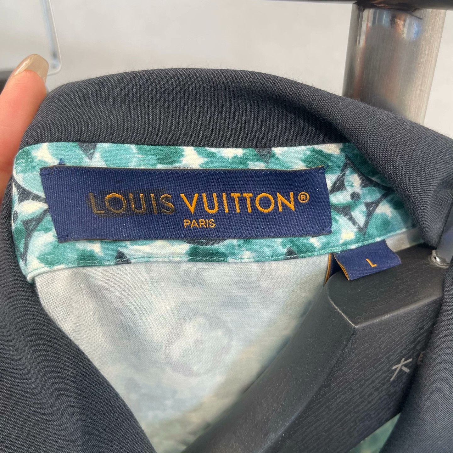 Louis Vuitton Louis Vuitton Monogram Watercolor Print Shirt Size L Size US L / EU 52-54 / 3 - 4 Thumbnail