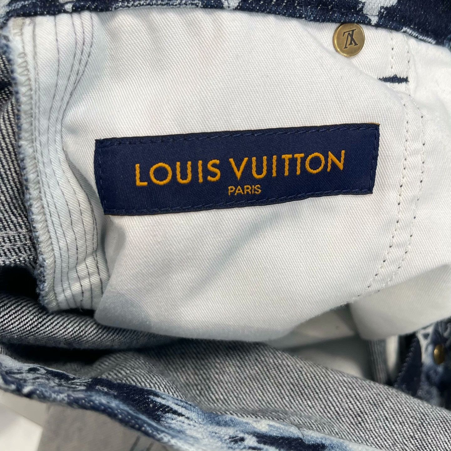 Louis Vuitton Louis Vuitton Paisley Monogram Denim Shorts 34 Size US 34 / EU 50 - 4 Thumbnail