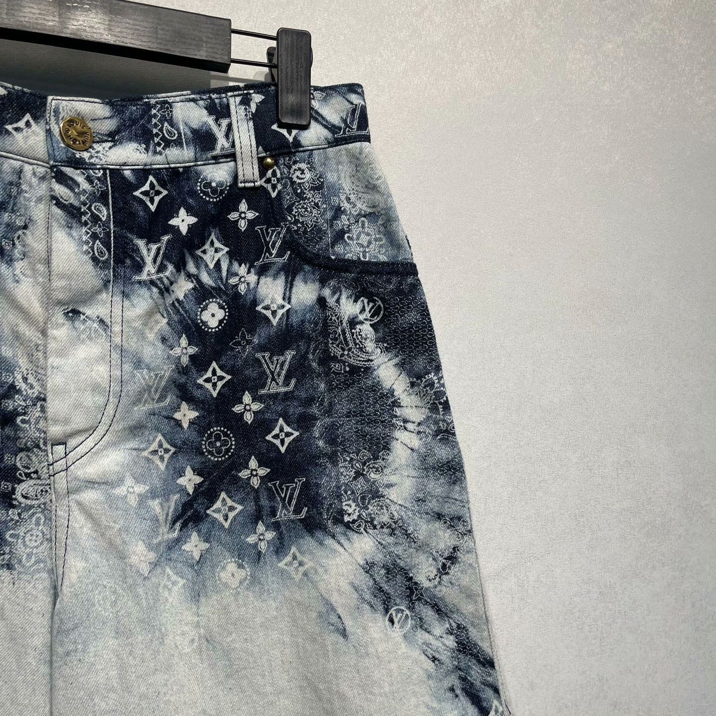 Louis Vuitton Louis Vuitton Paisley Monogram Denim Shorts 34 Size US 34 / EU 50 - 3 Thumbnail