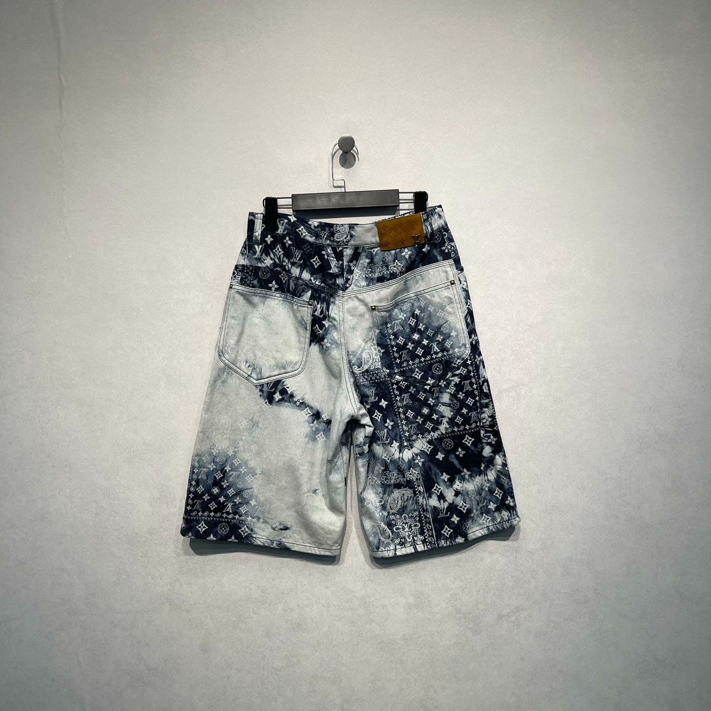Louis Vuitton Louis Vuitton Paisley Monogram Denim Shorts 34 Size US 34 / EU 50 - 2 Thumbnail