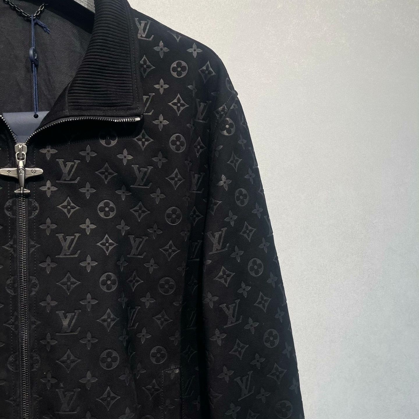 Louis Vuitton Louis Vuitton SS25 Monogram Suede Jacket 54 Size US L / EU 52-54 / 3 - 3 Thumbnail