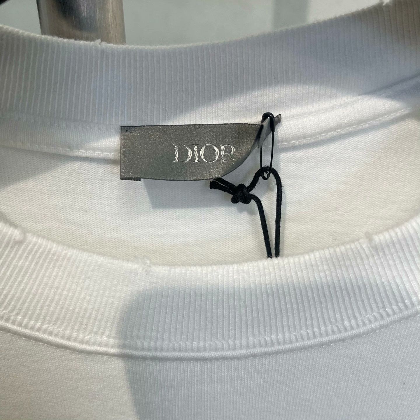 Dior Dior Lily of the Valley Distressed T-Shirt Size L Size US L / EU 52-54 / 3 - 4 Thumbnail